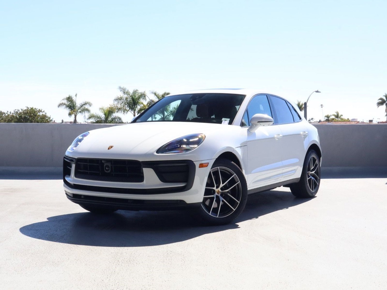 2025 Porsche Macan photo 4