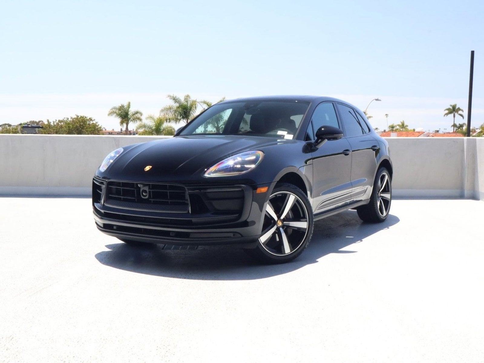 2025 Porsche Macan's photo