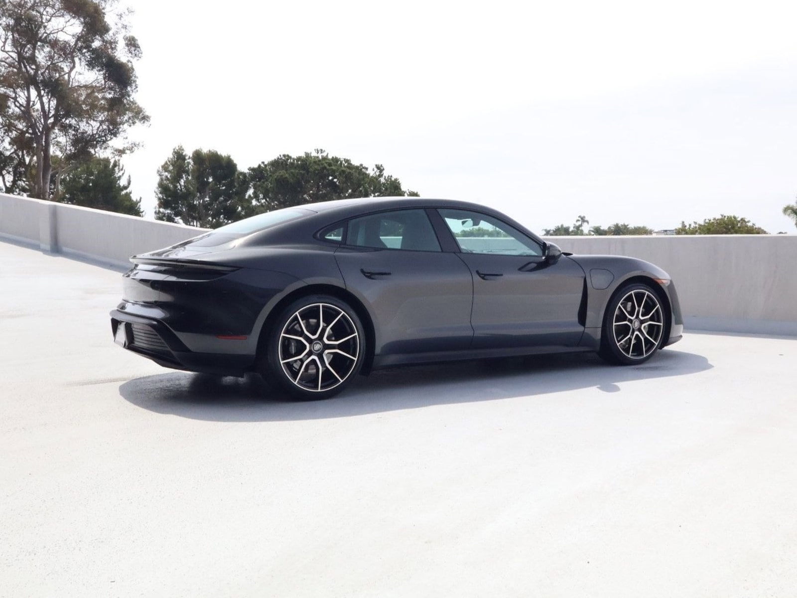 2023 Porsche Taycan photo 3