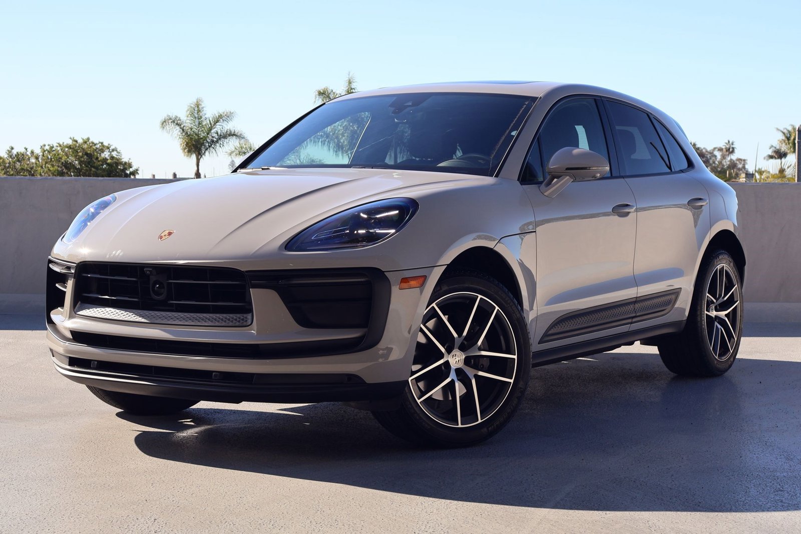2024 Porsche Macan's photo