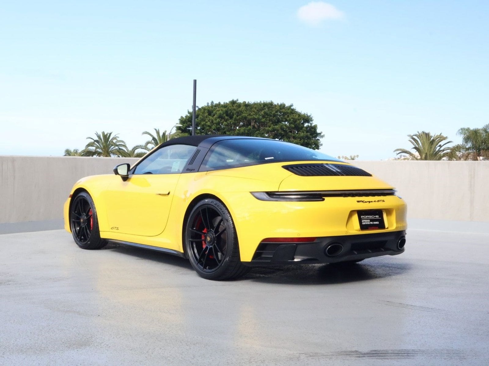 2022 Porsche 911 4 GTS photo 2