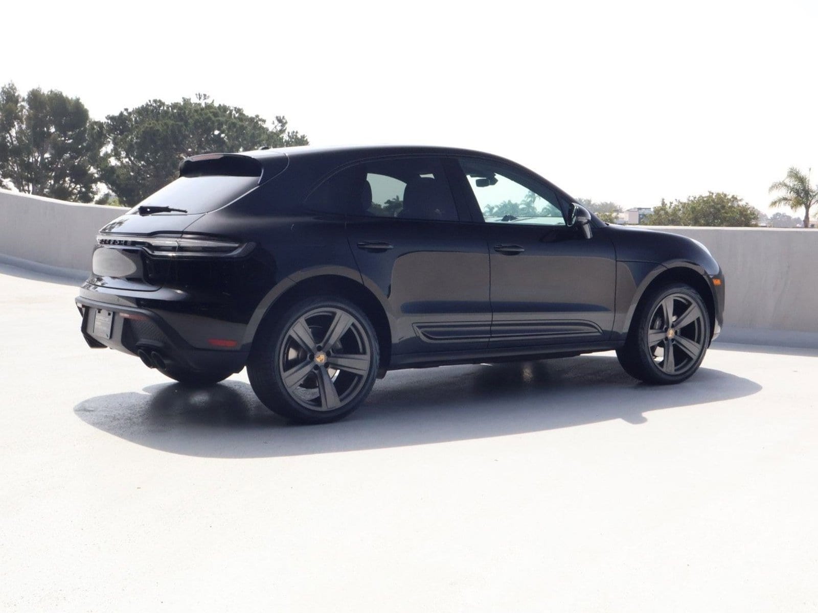 2025 Porsche Macan photo 3
