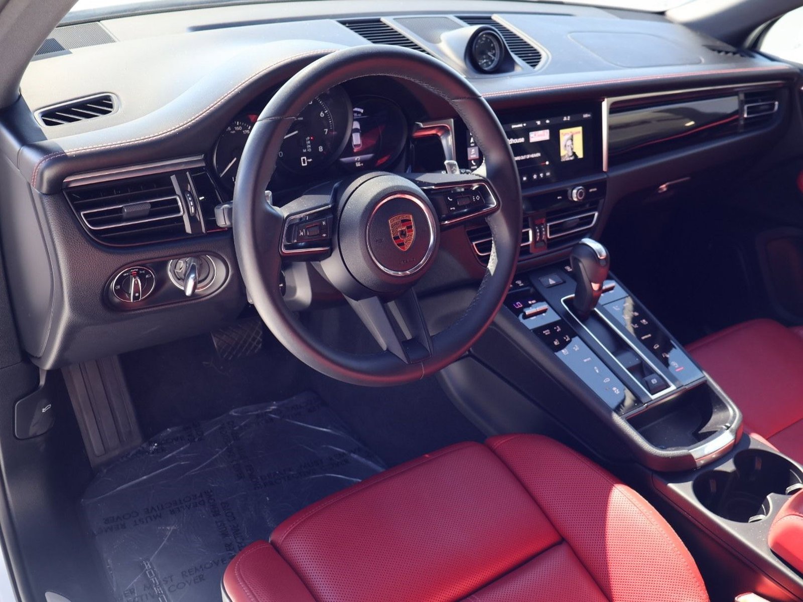 2025 Porsche Macan photo 3