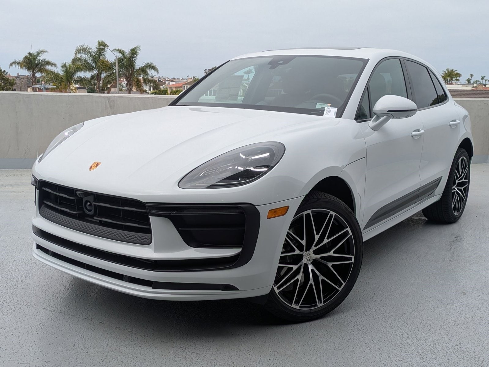2025 Porsche Macan's photo