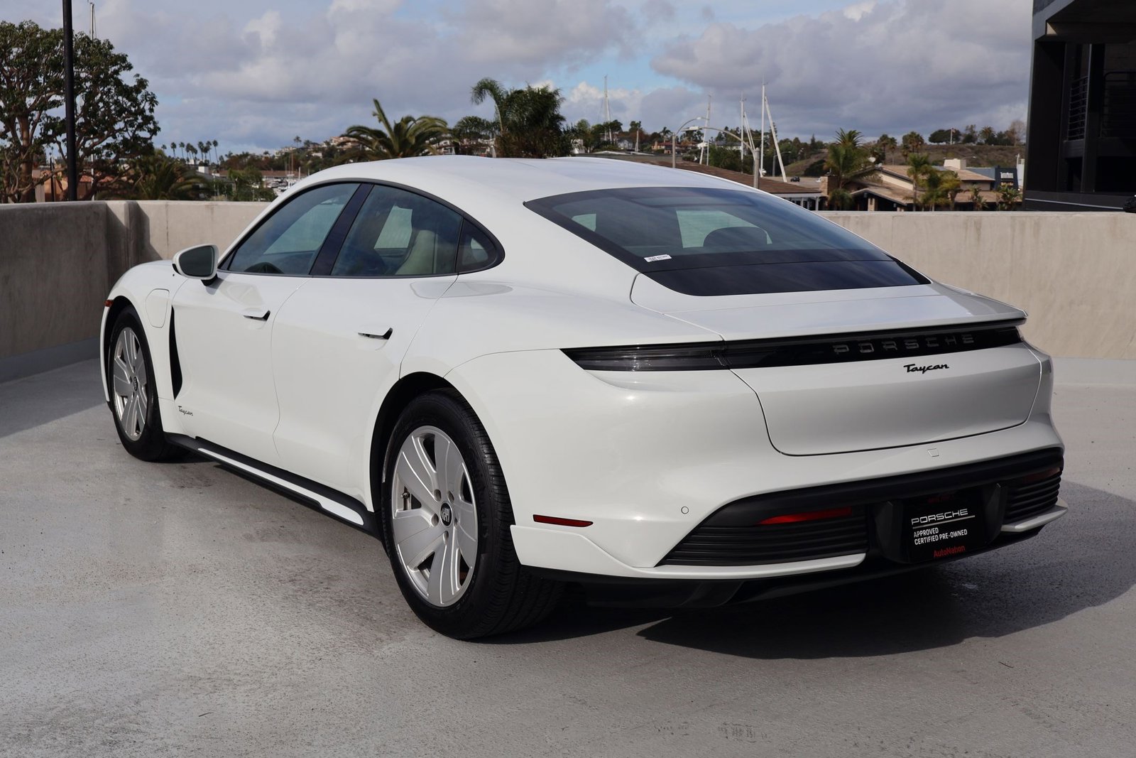 2022 Porsche Taycan photo 3