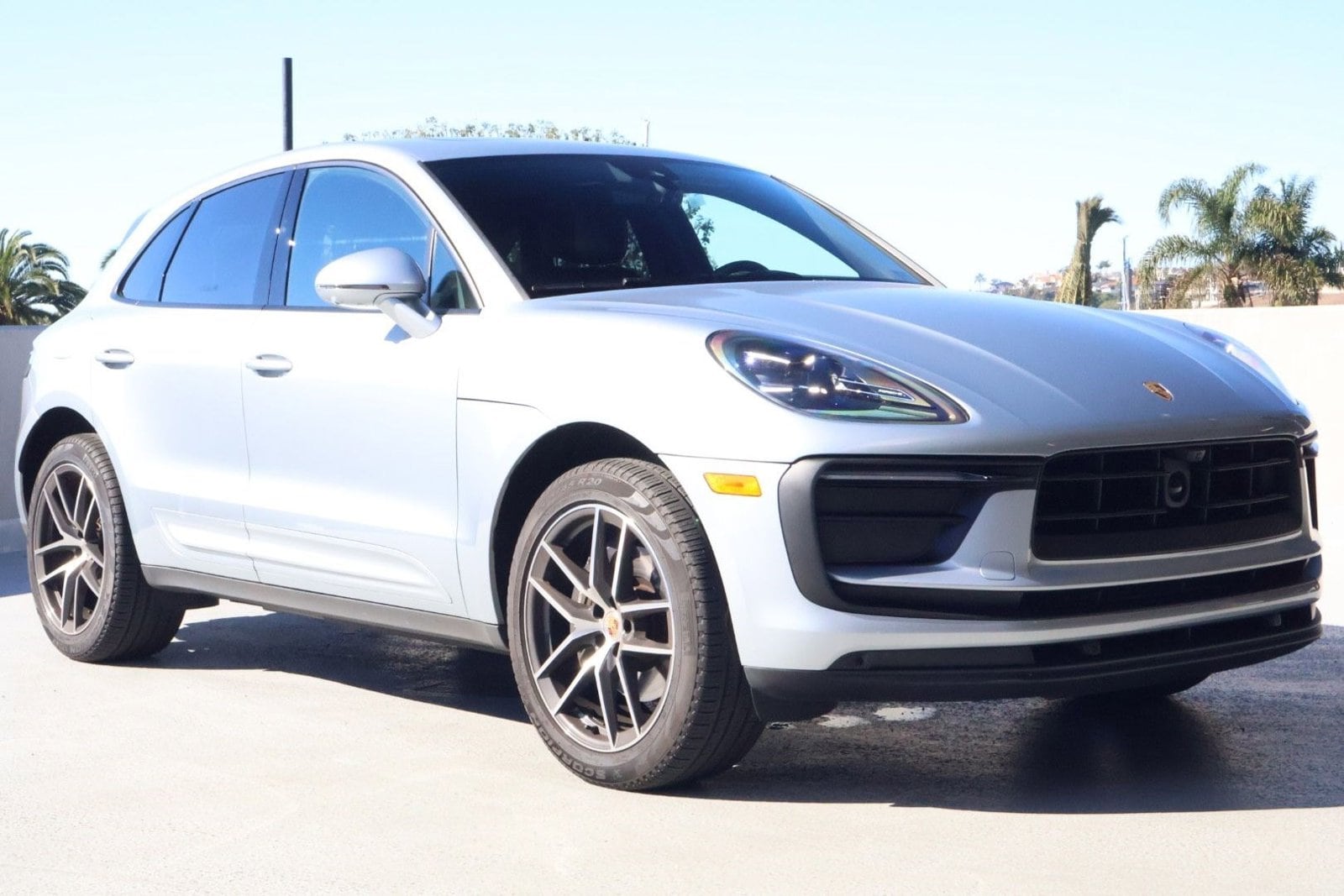 2025 Porsche Macan photo 6