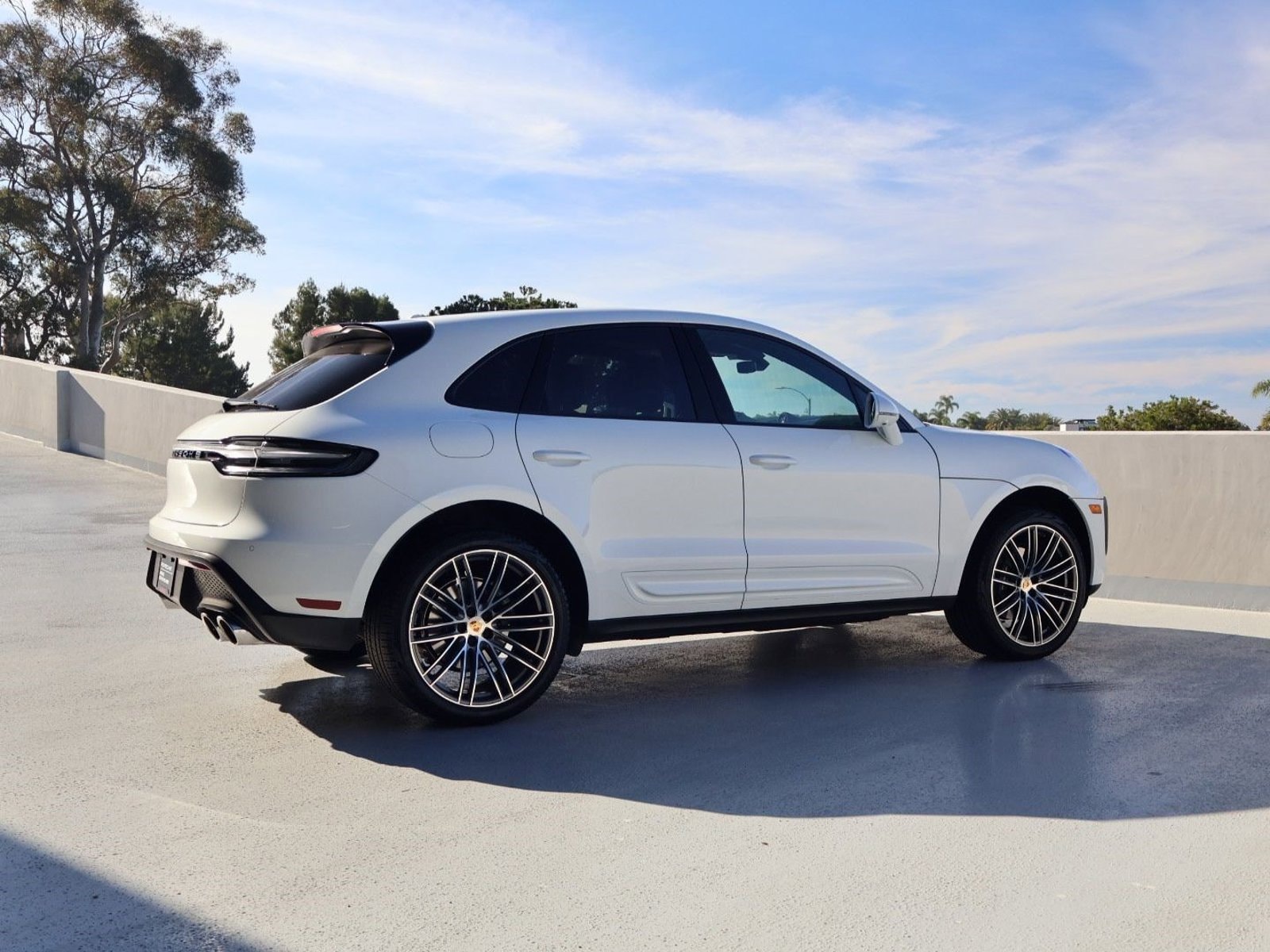 2025 Porsche Macan photo 3
