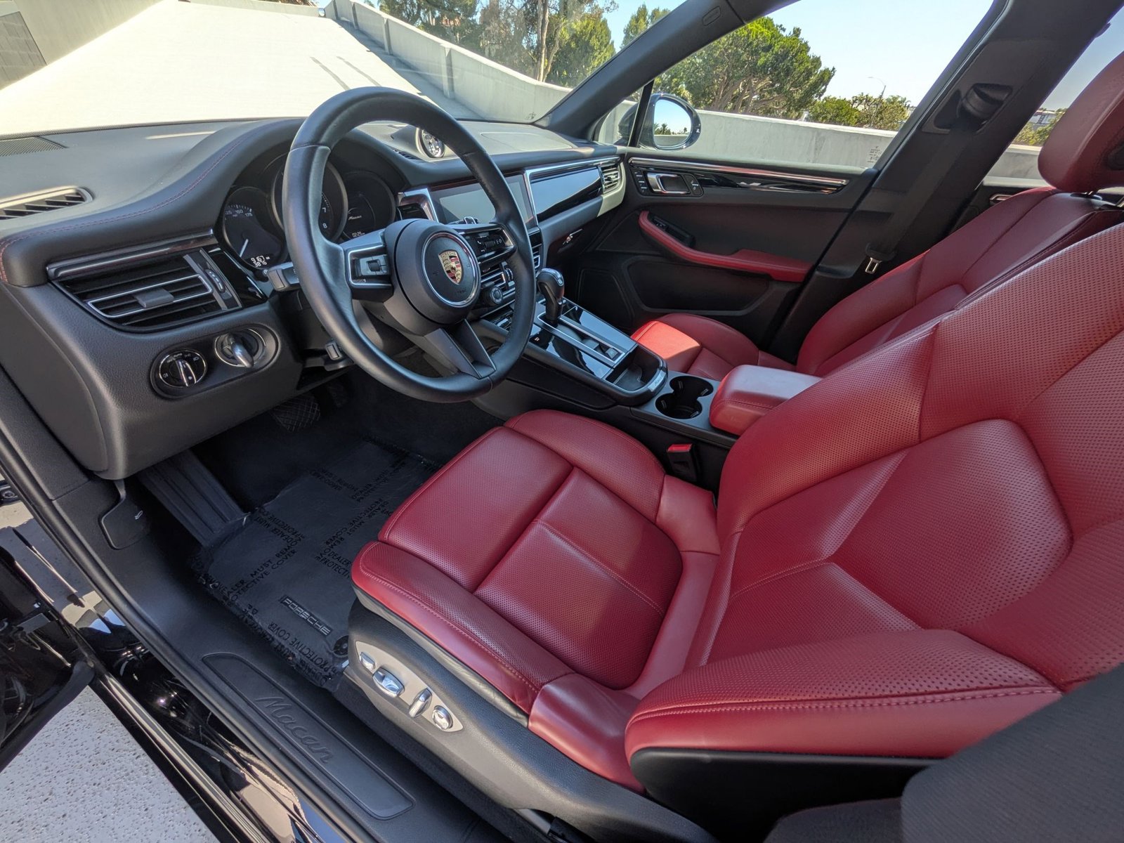 2024 Porsche Macan T photo 4