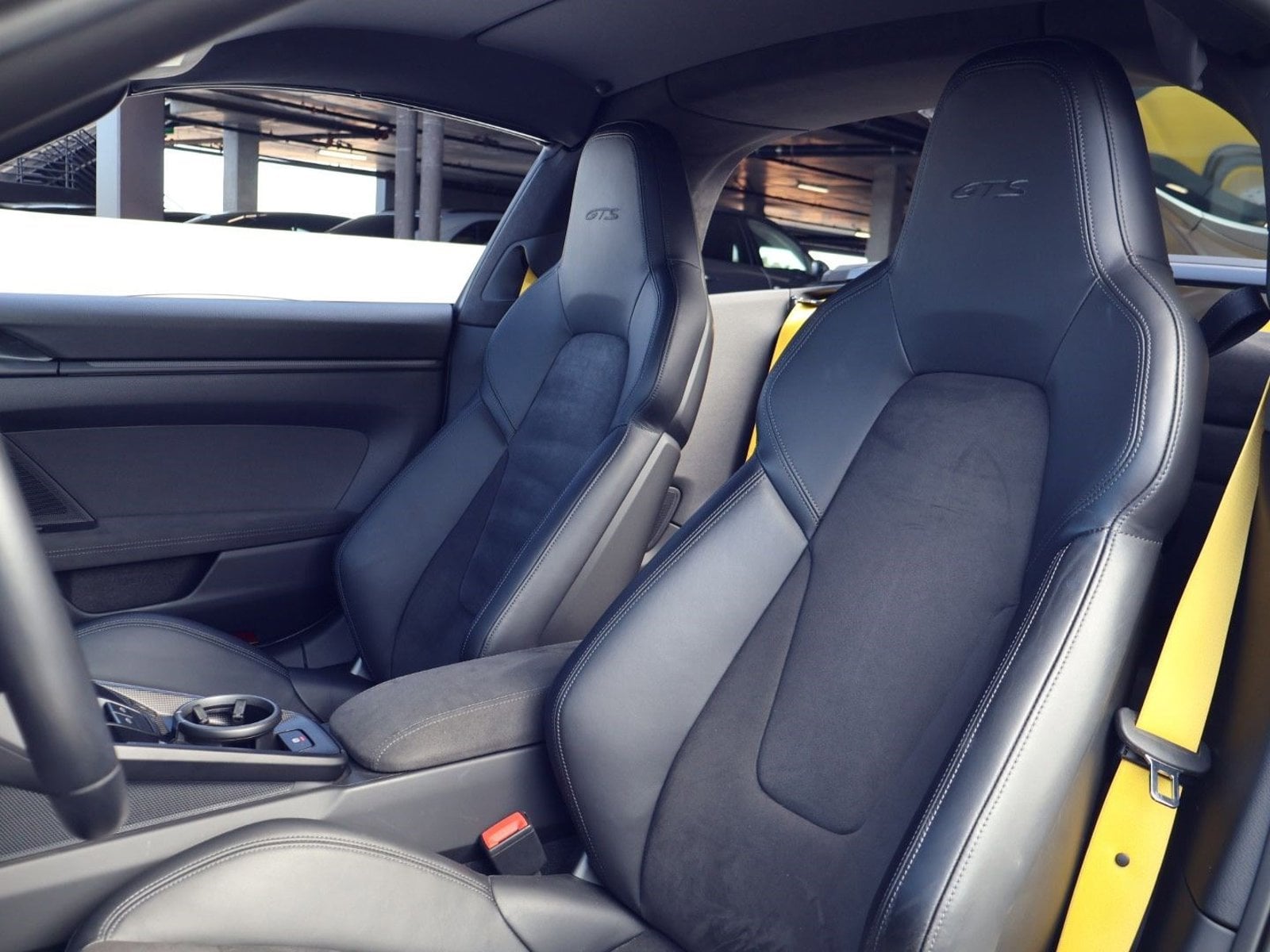 2022 Porsche 911 4 GTS photo 4