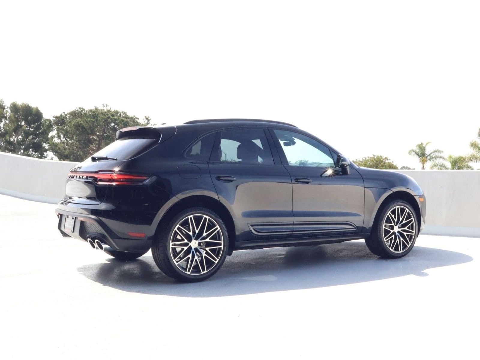 2025 Porsche Macan photo 3