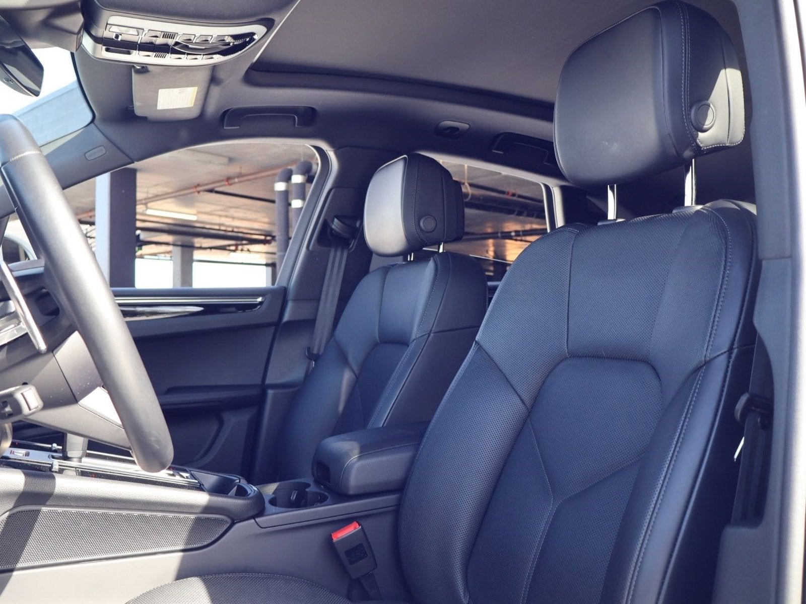 2025 Porsche Macan photo 4