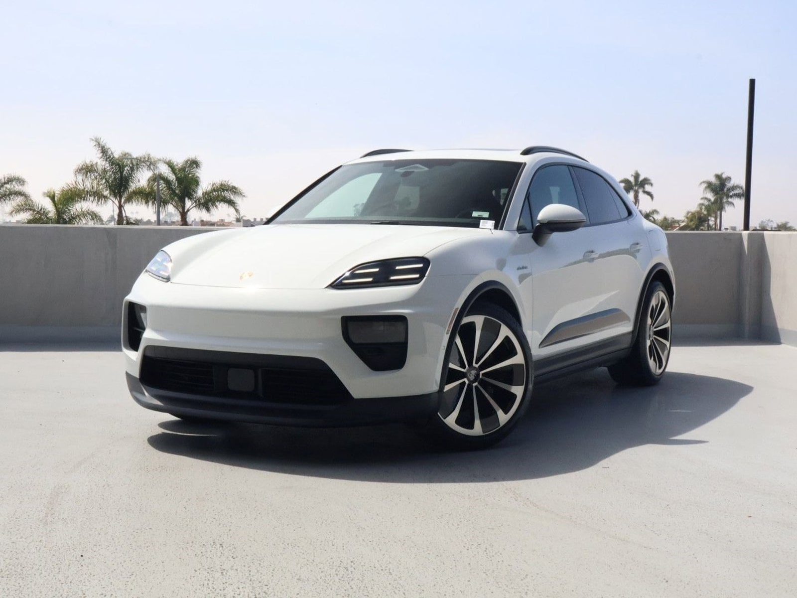 2025 Porsche Macan Base
