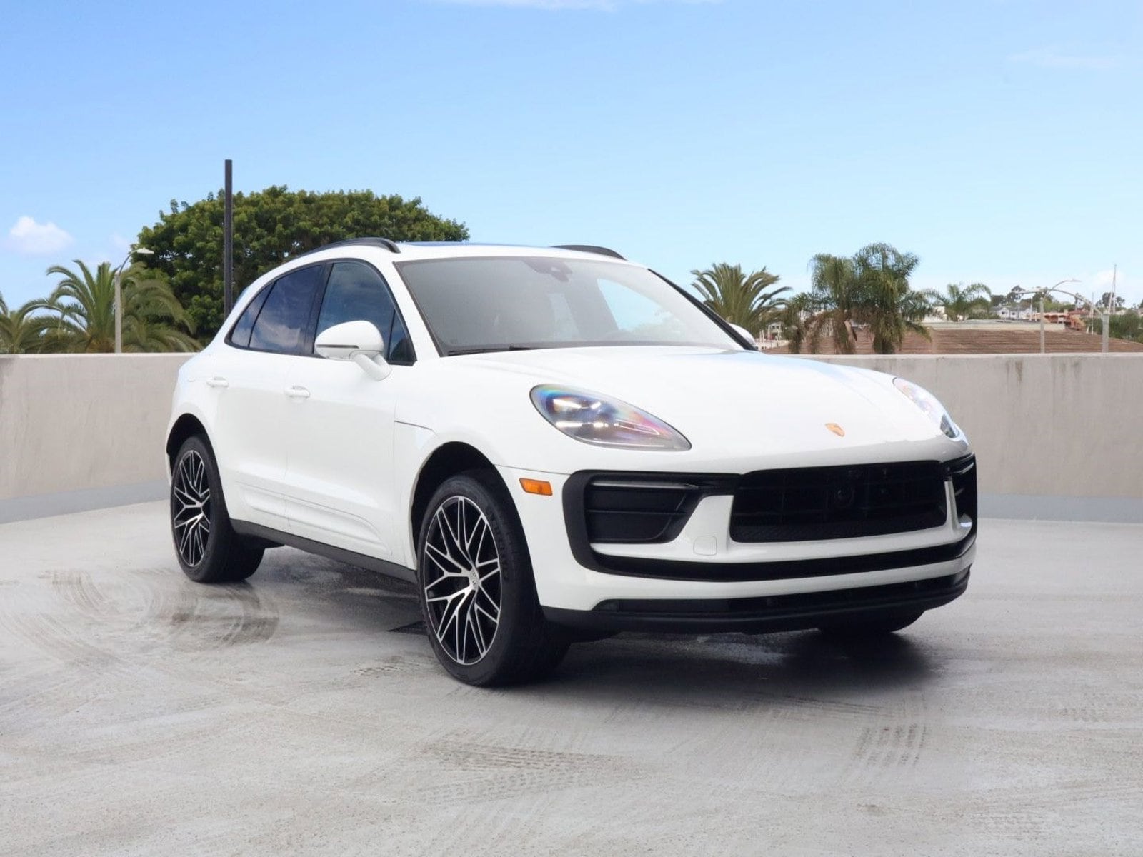 2025 Porsche Macan photo 6