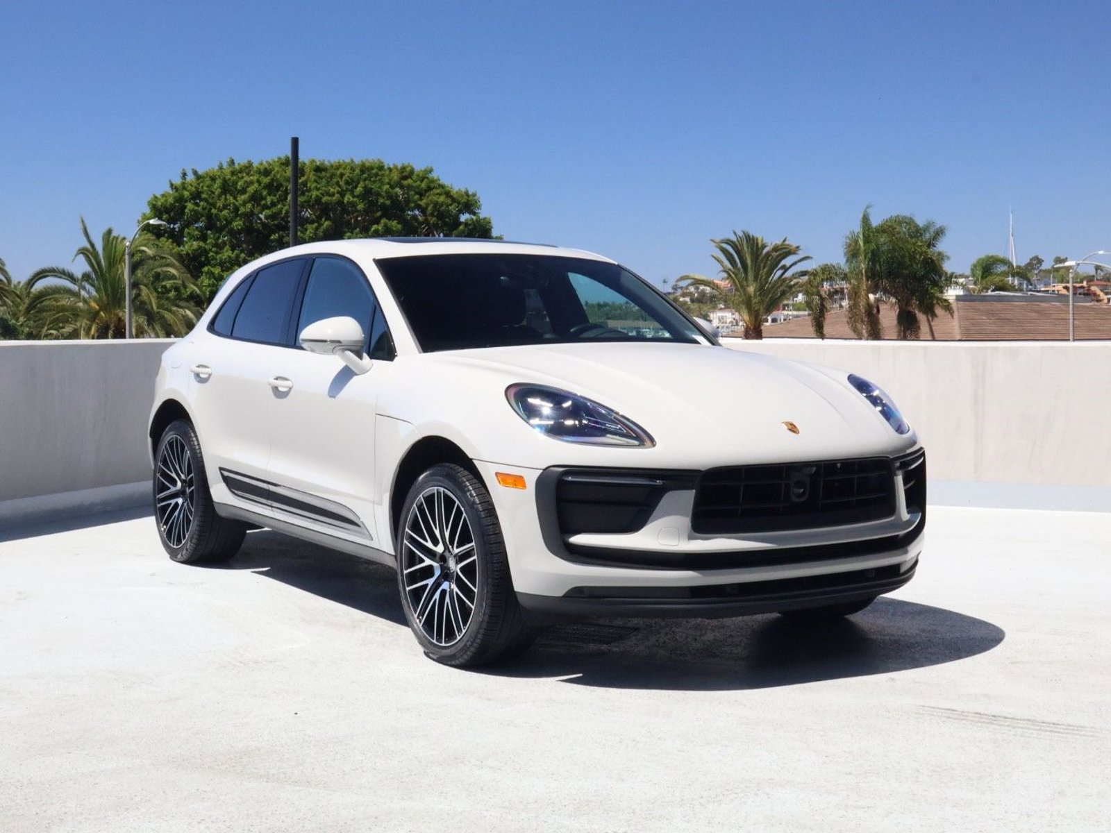 2025 Porsche Macan photo 6