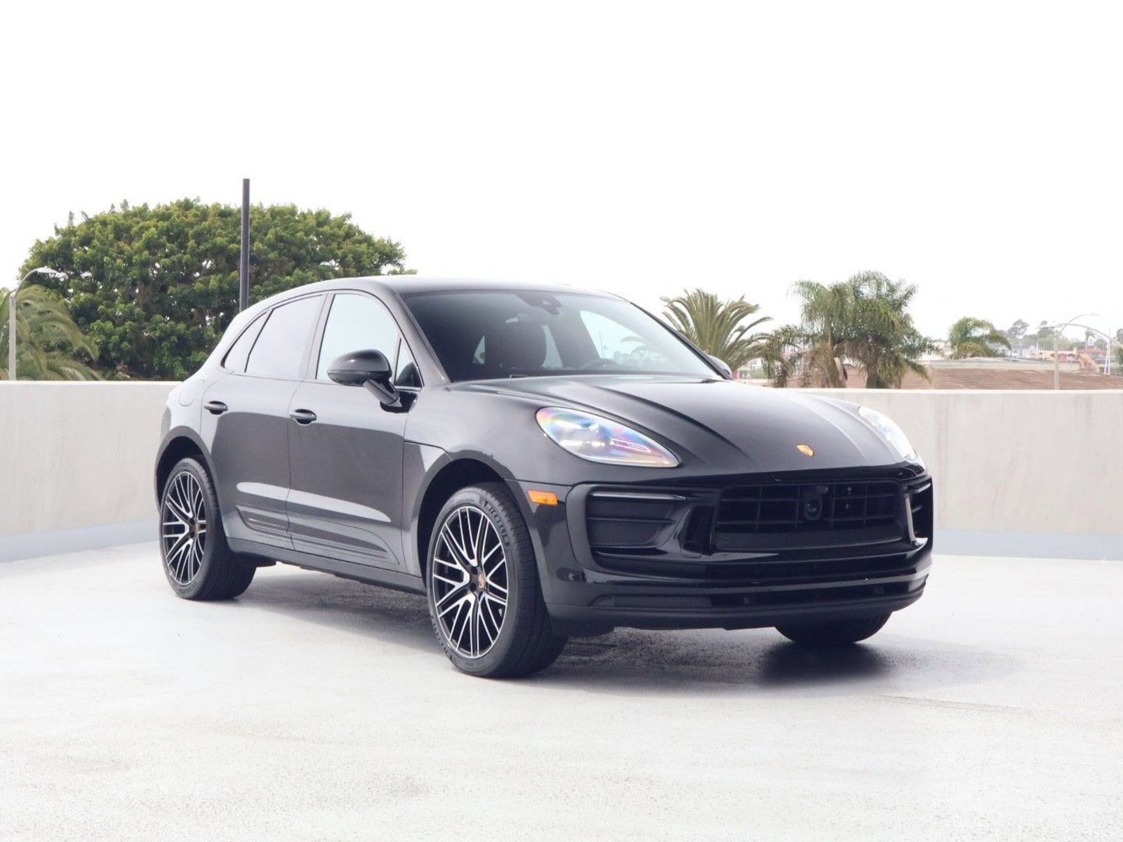 2025 Porsche Macan photo 6