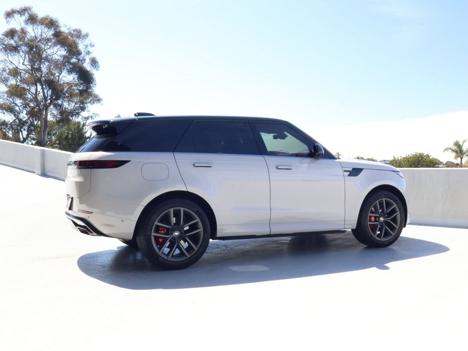 2024 Land Rover Range Rover Sport Dynamic SE photo 3