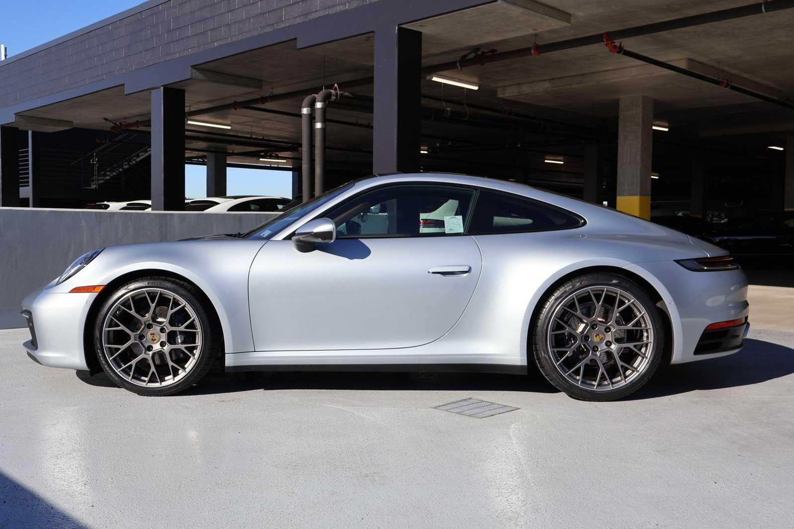 2022 Porsche 911 4 photo 2