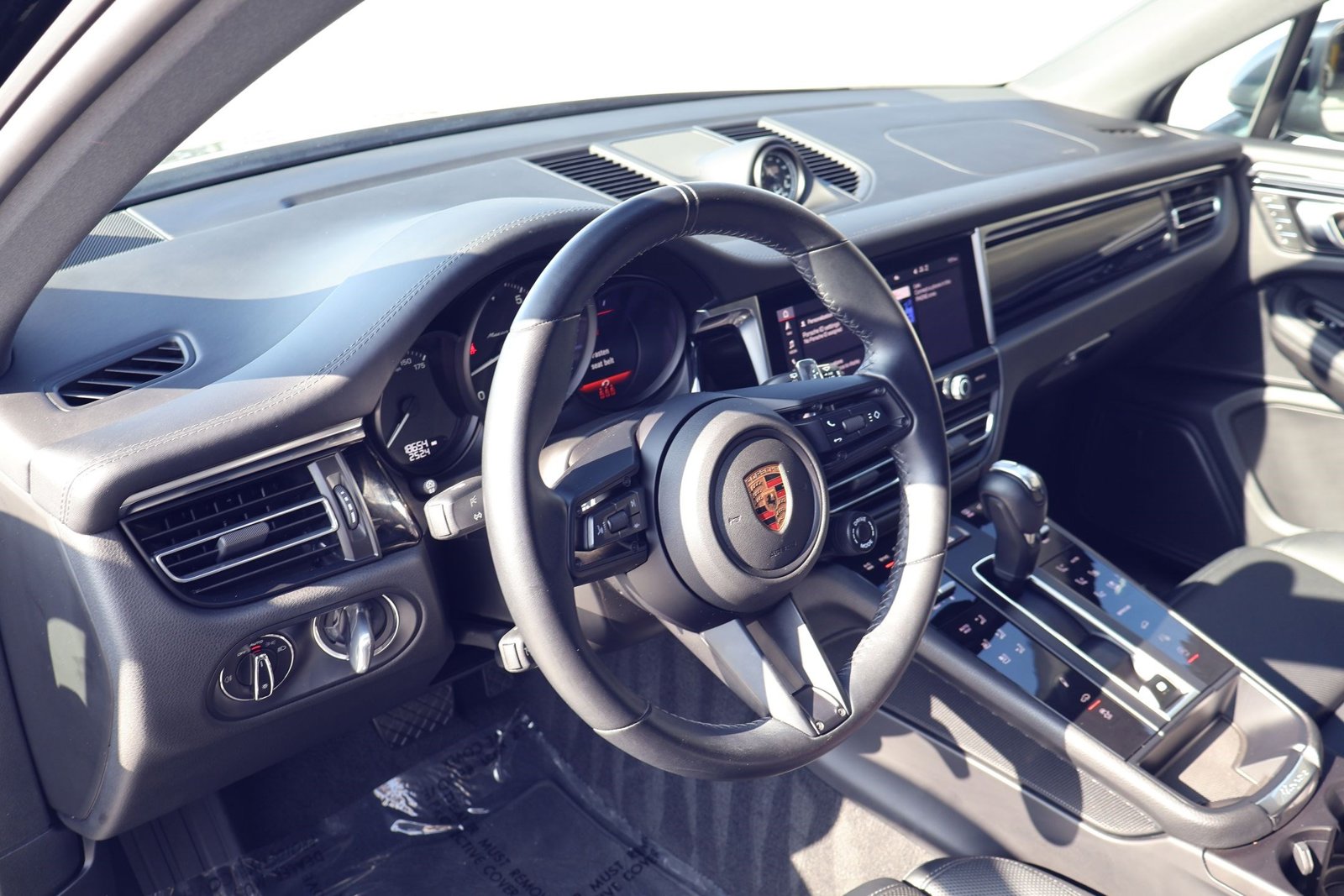 2024 Porsche Macan T photo 4