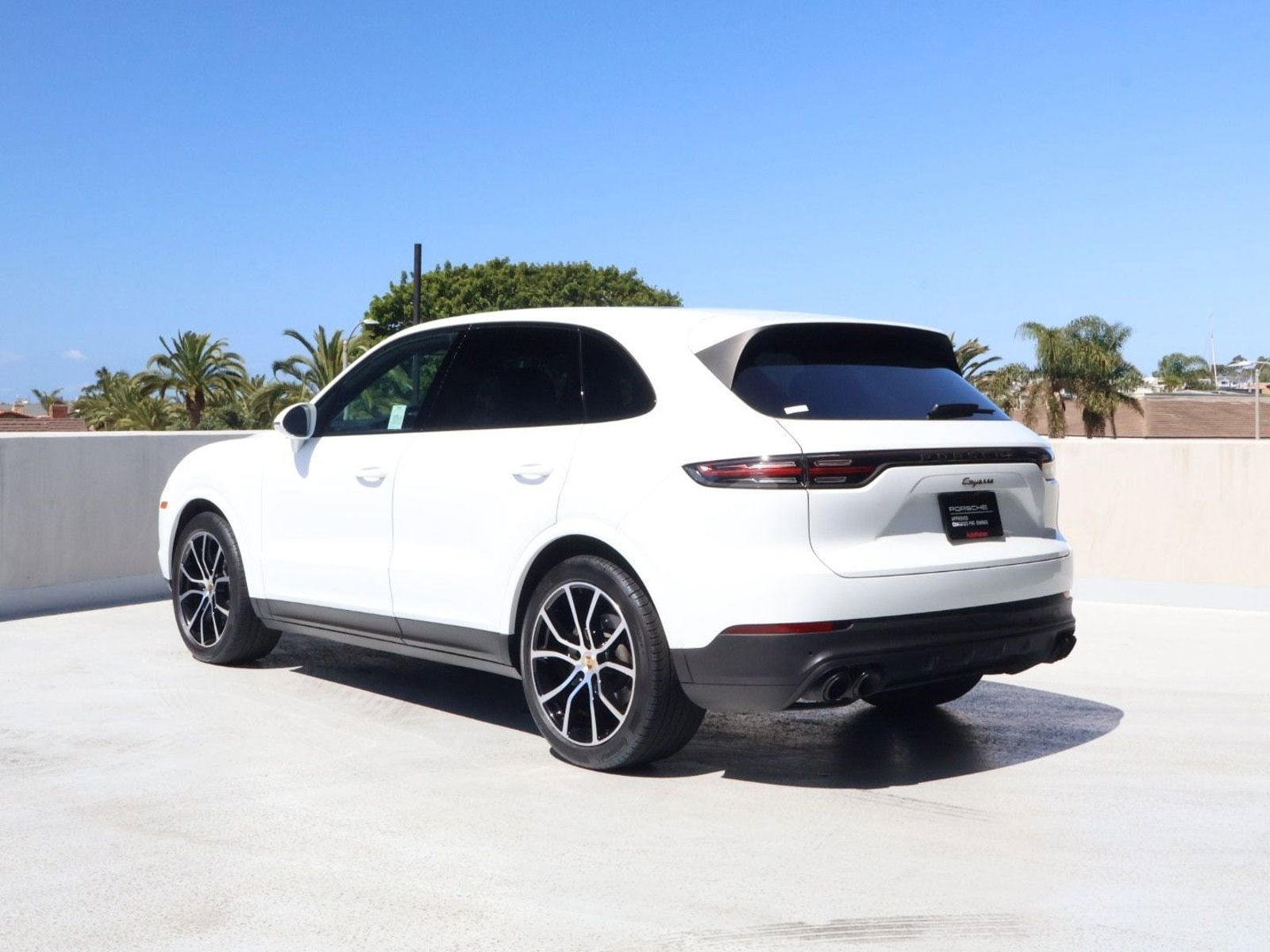 2023 Porsche Cayenne photo 2