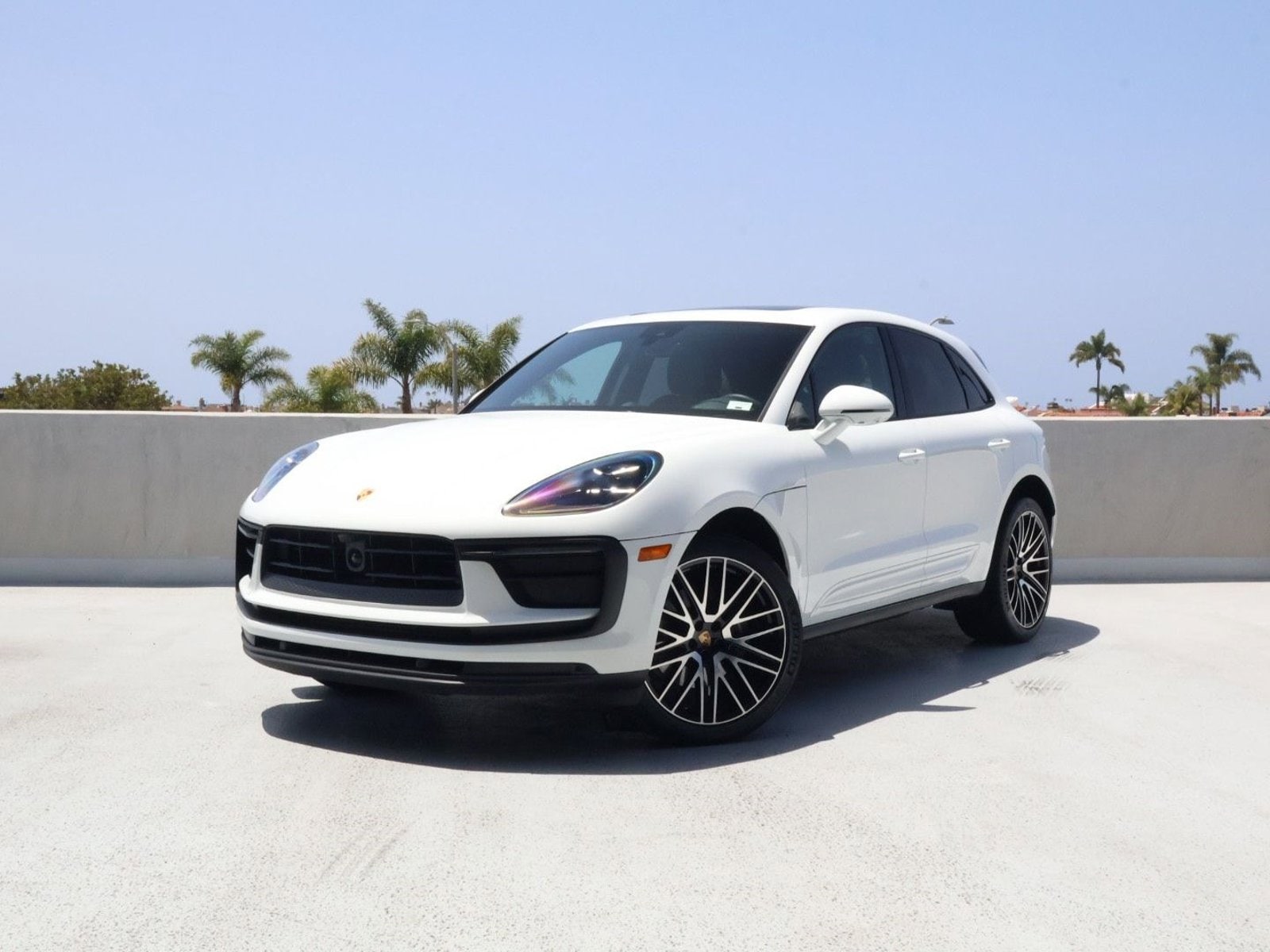 2025 Porsche Macan's photo