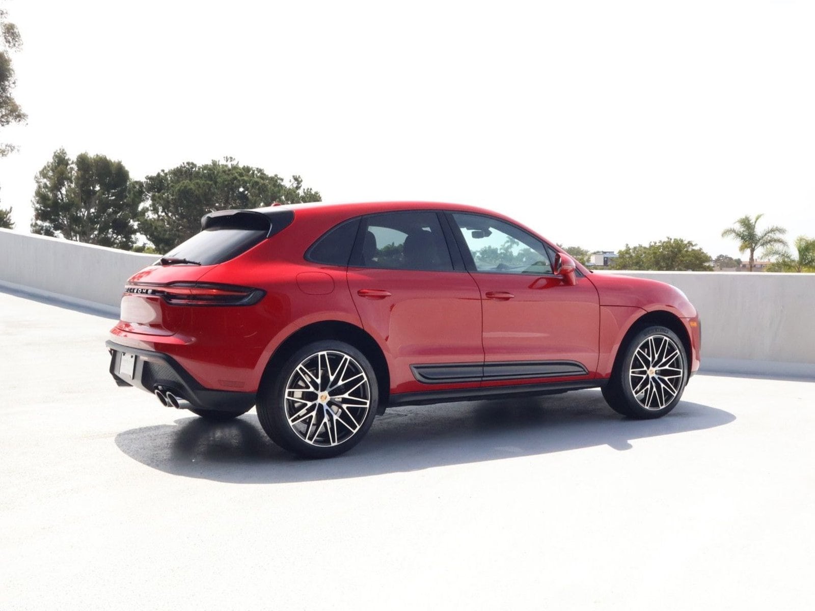 2025 Porsche Macan photo 3
