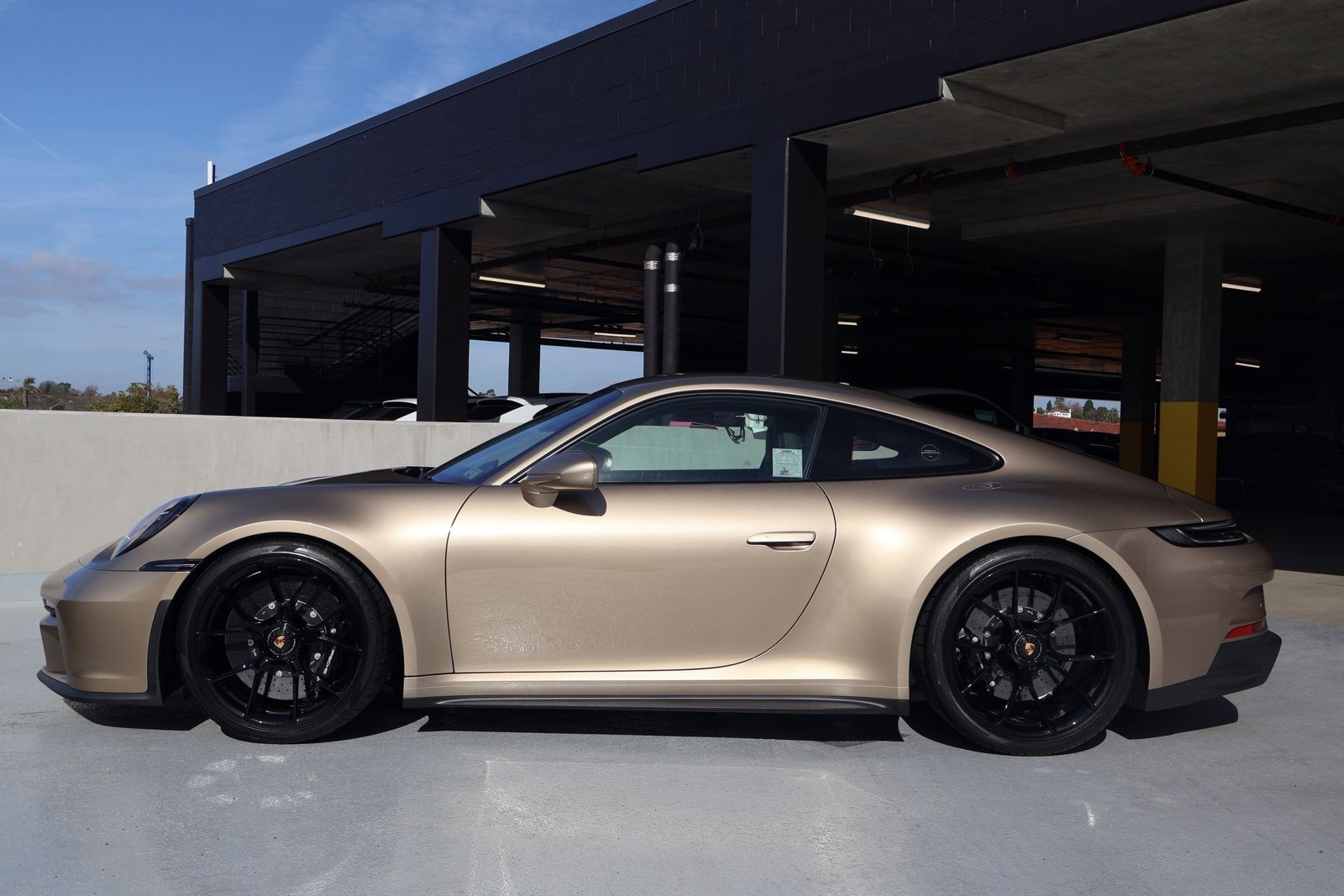 2023 Porsche 911 GT3 Touring photo 2