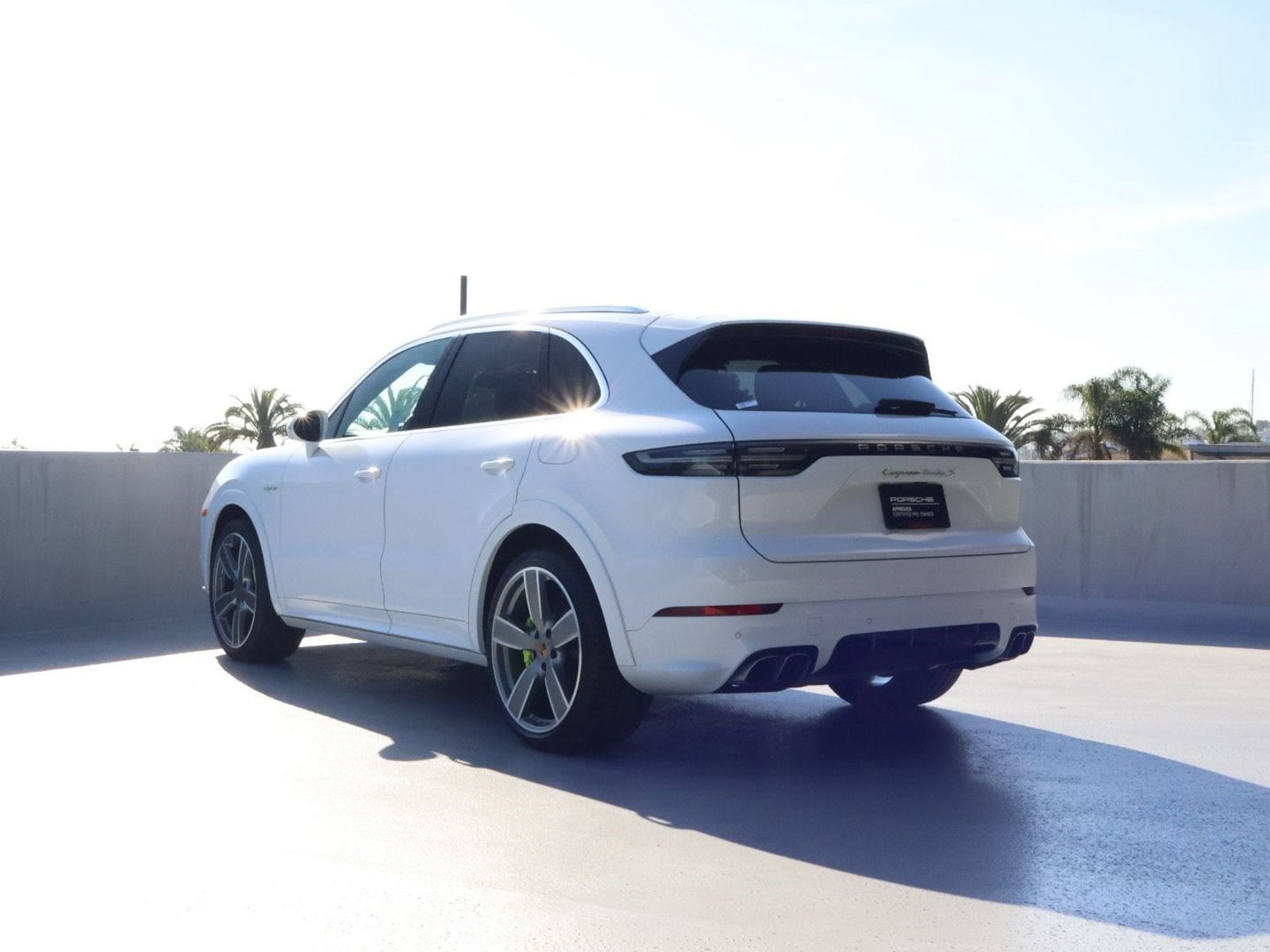 2023 Porsche Cayenne E-Hybrid Turbo S E-Hybrid photo 2