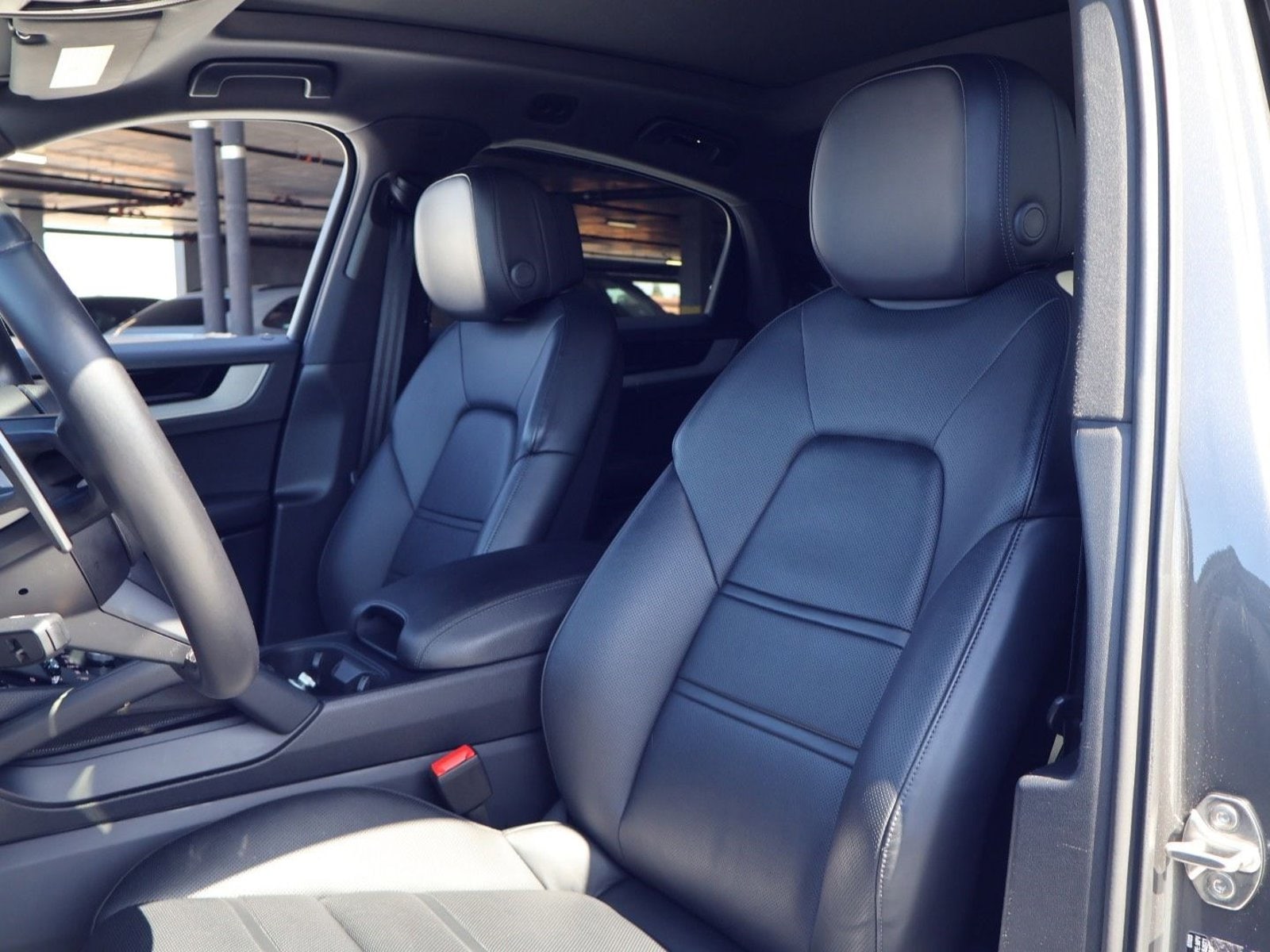 2024 Porsche Cayenne Coupe photo 4