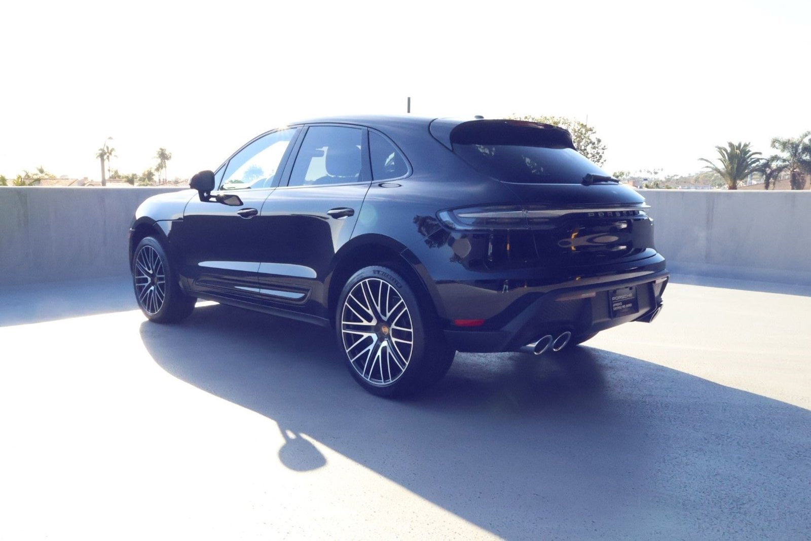 2025 Porsche Macan photo 2