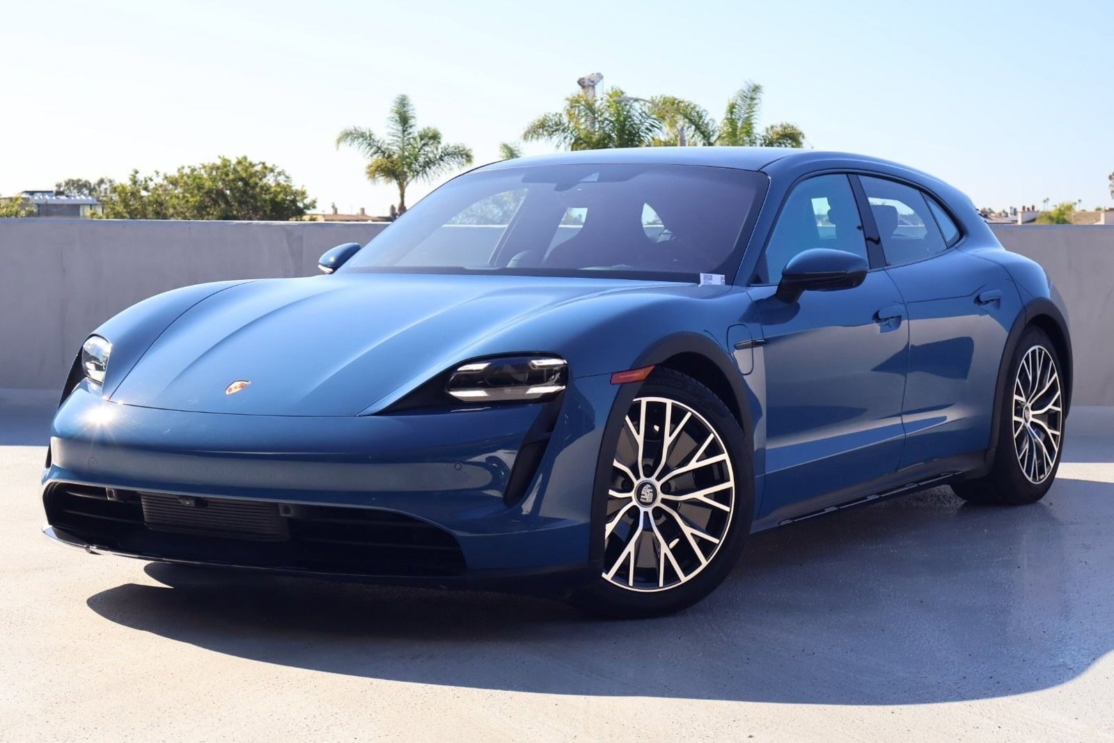 2022 Porsche Taycan Base's photo