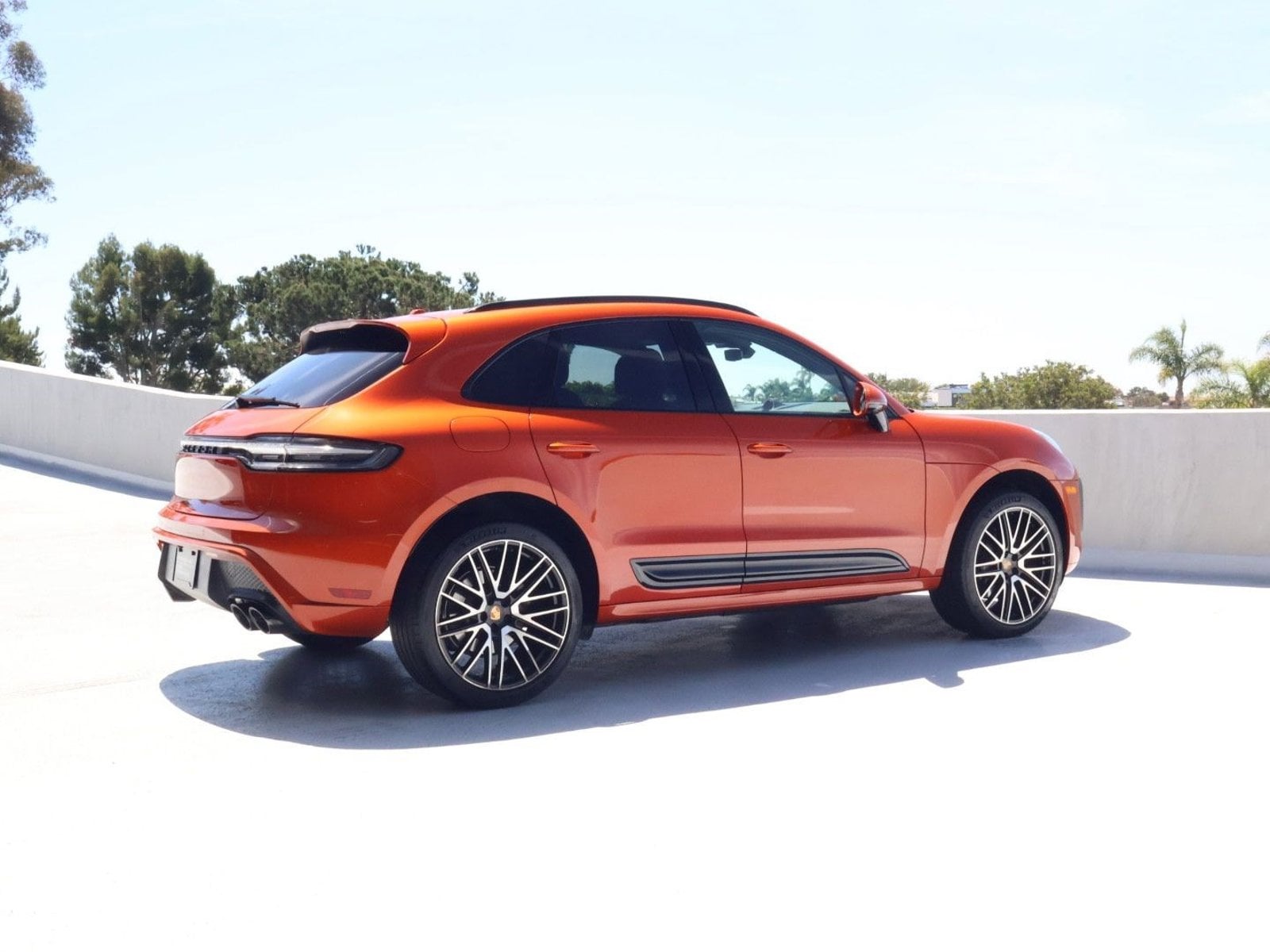 2025 Porsche Macan photo 3