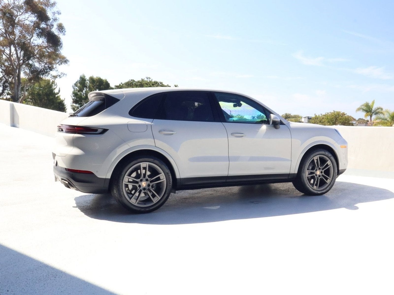 2025 Porsche Cayenne photo 3
