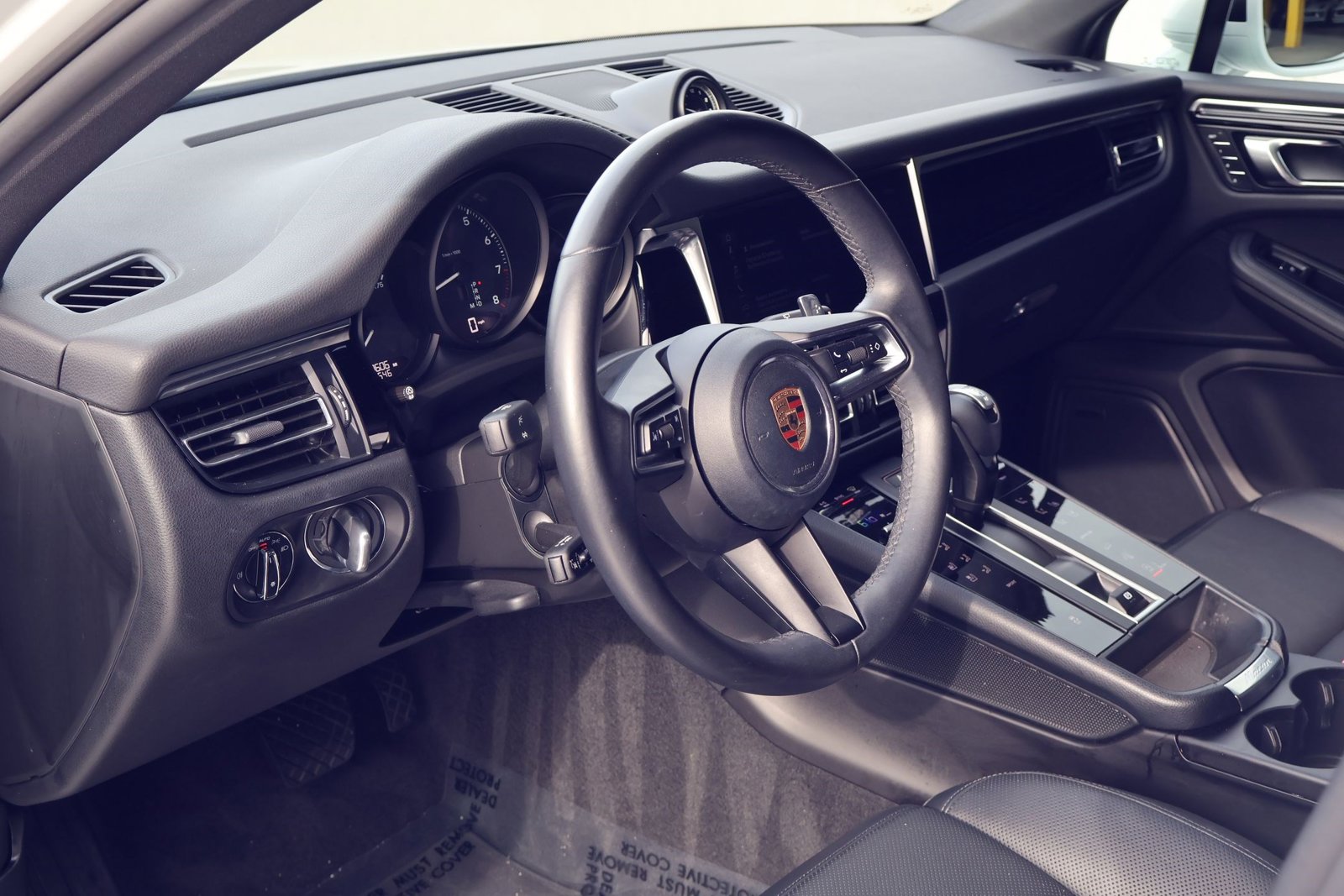 2023 Porsche Macan T photo 4