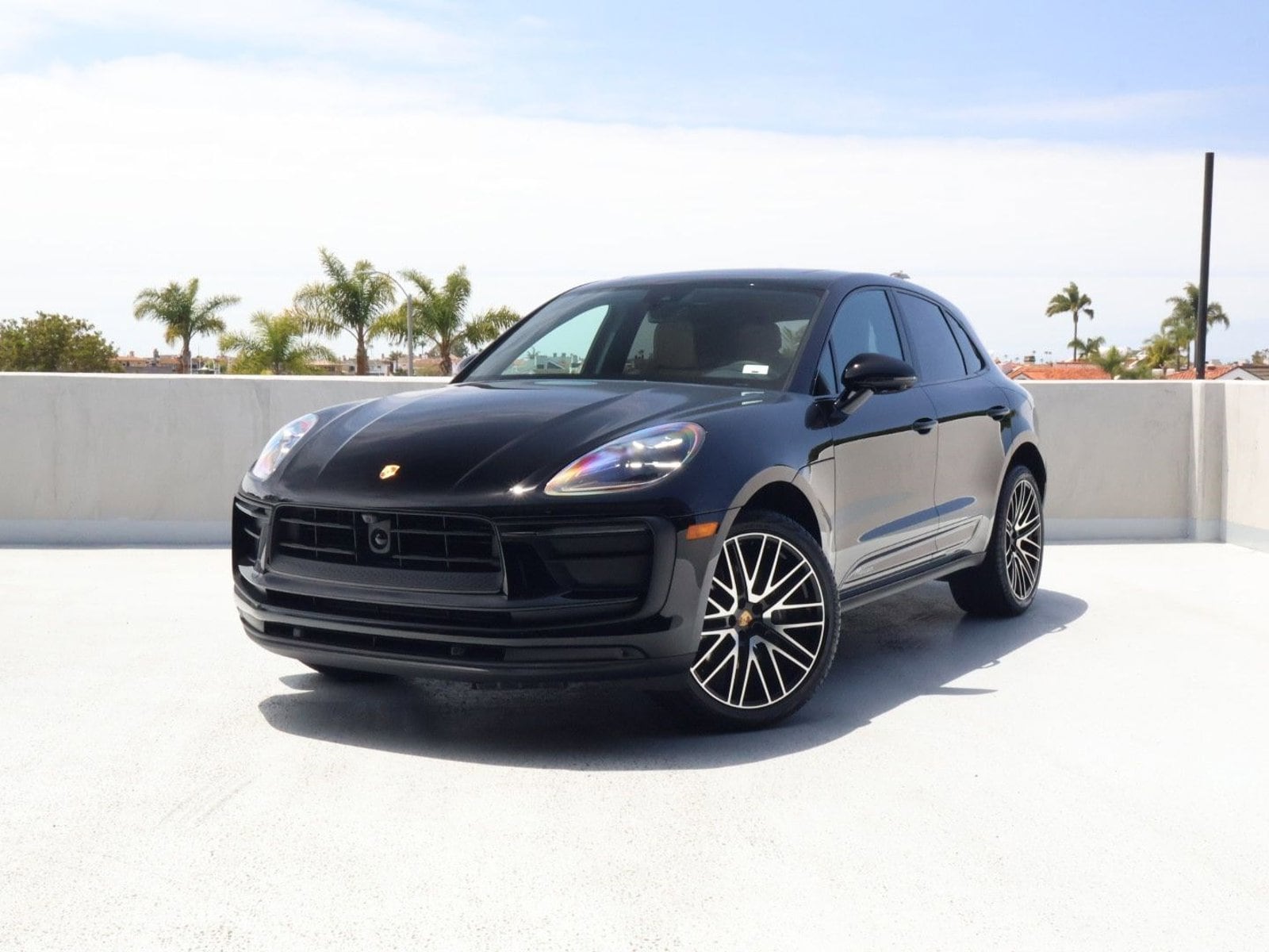 2025 Porsche Macan's photo