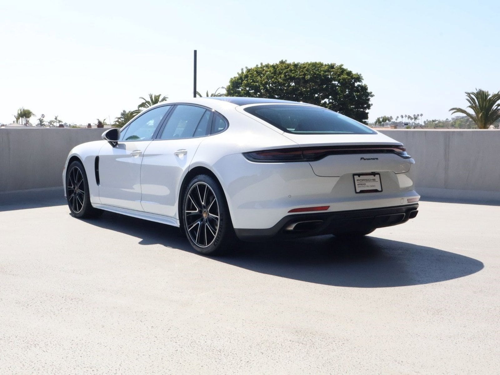 2022 Porsche Panamera 4 photo 2
