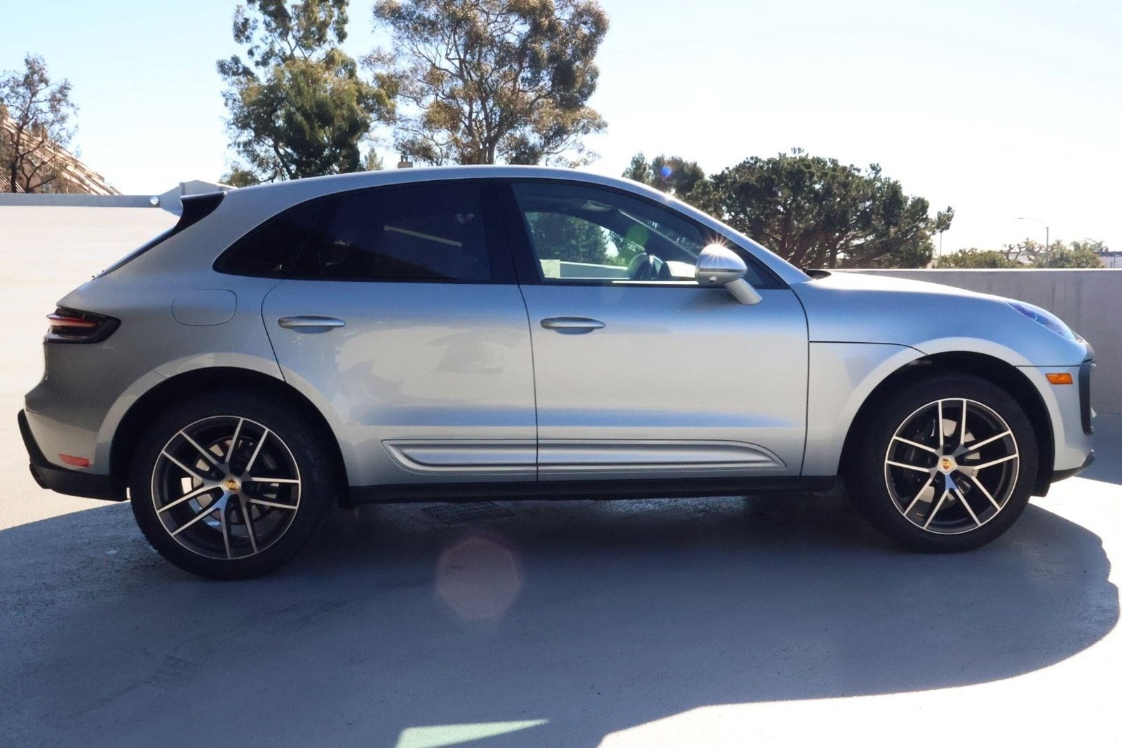 2025 Porsche Macan photo 3