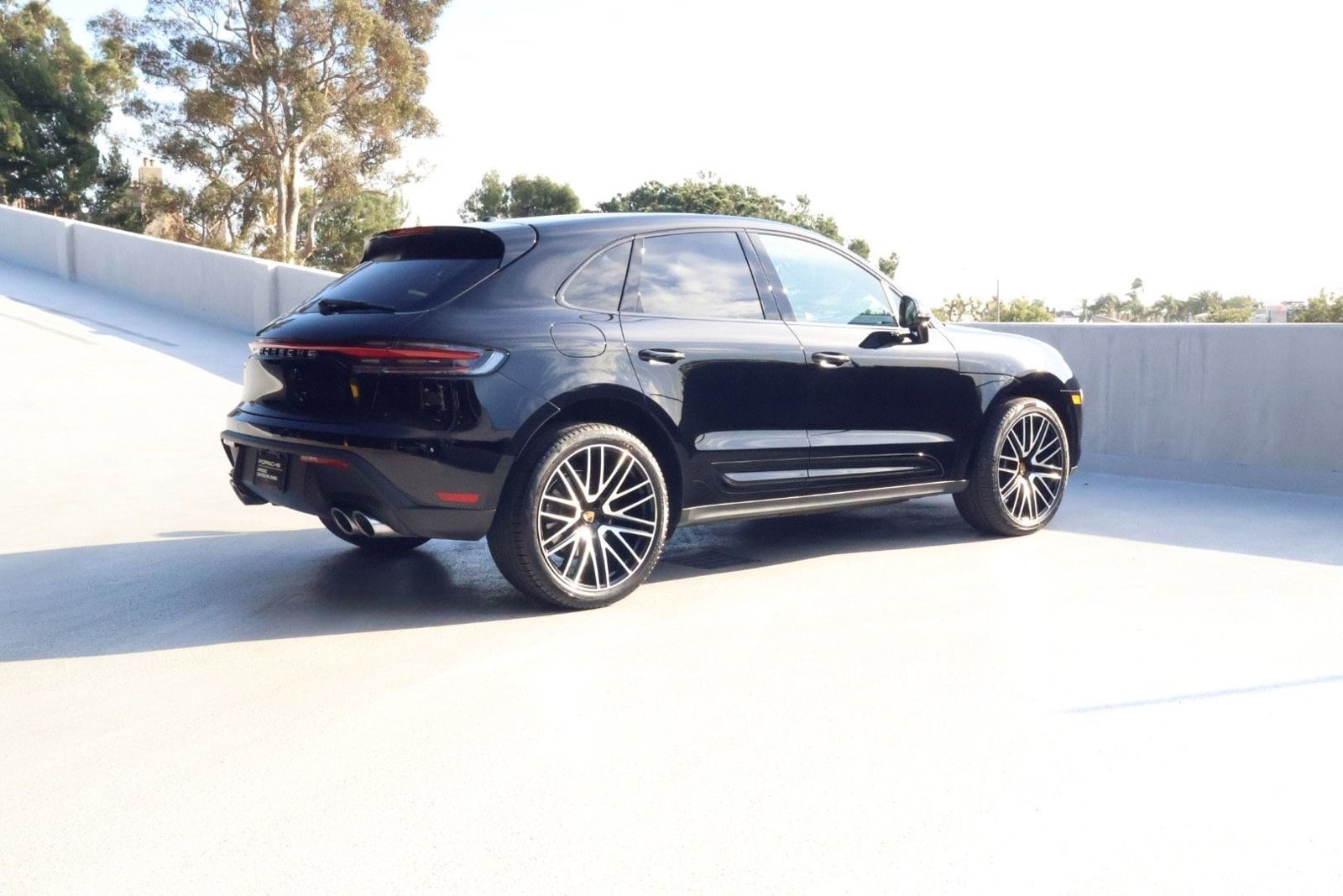 2025 Porsche Macan photo 3