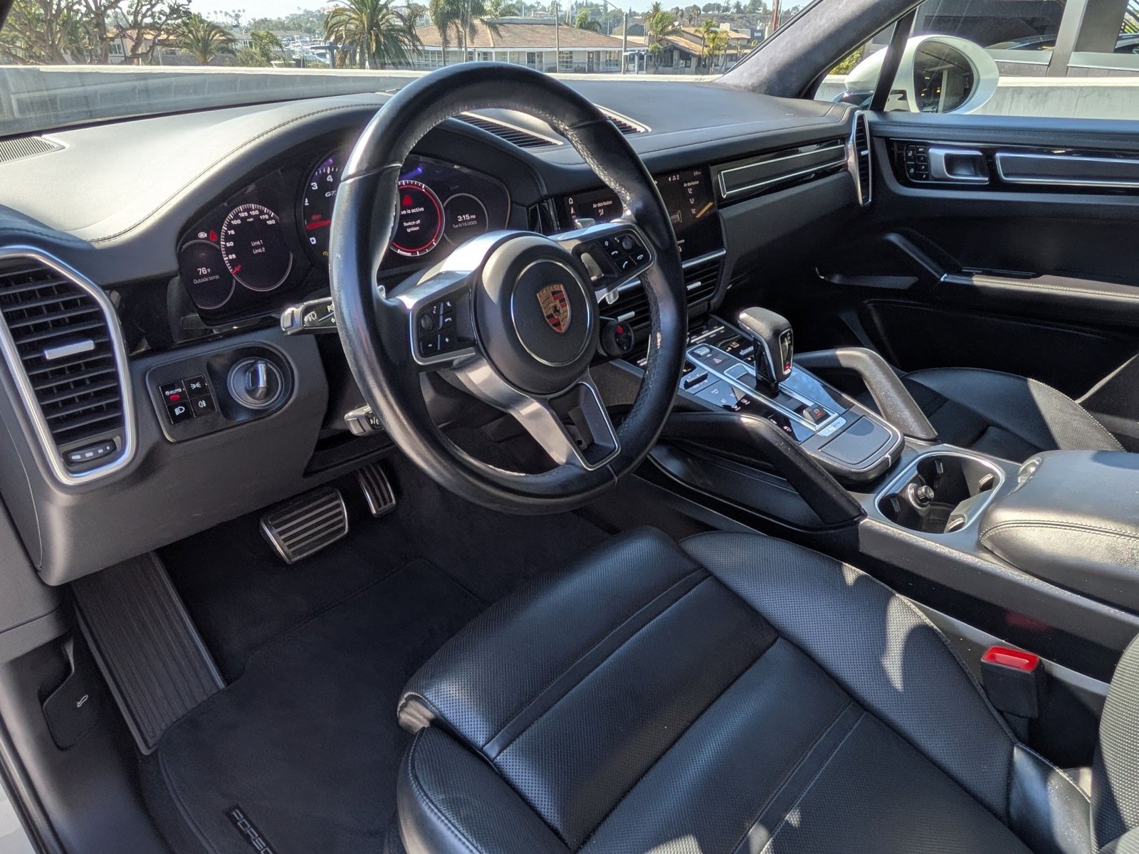 2021 Porsche Cayenne GTS photo 3