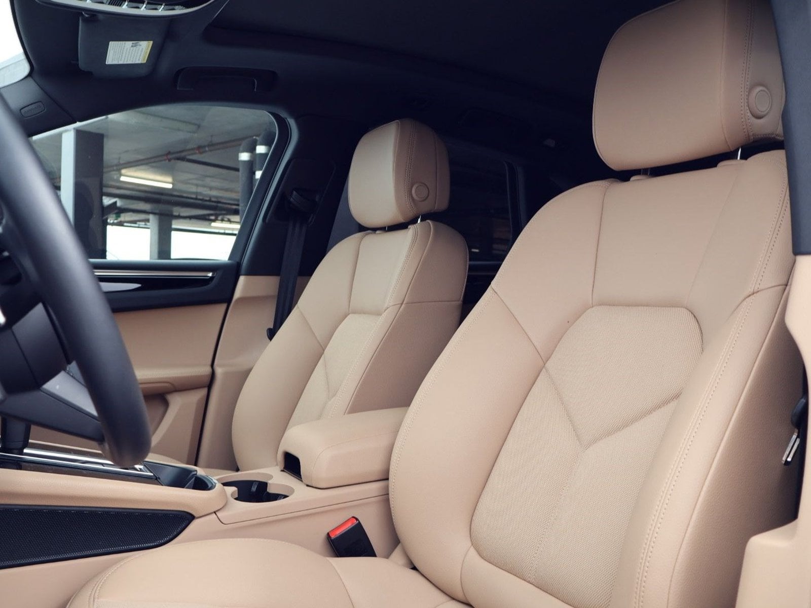 2025 Porsche Macan photo 4