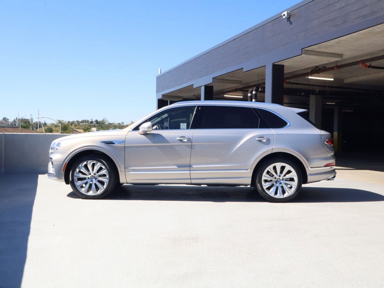 2023 Bentley Bentayga EWB Azure photo 6