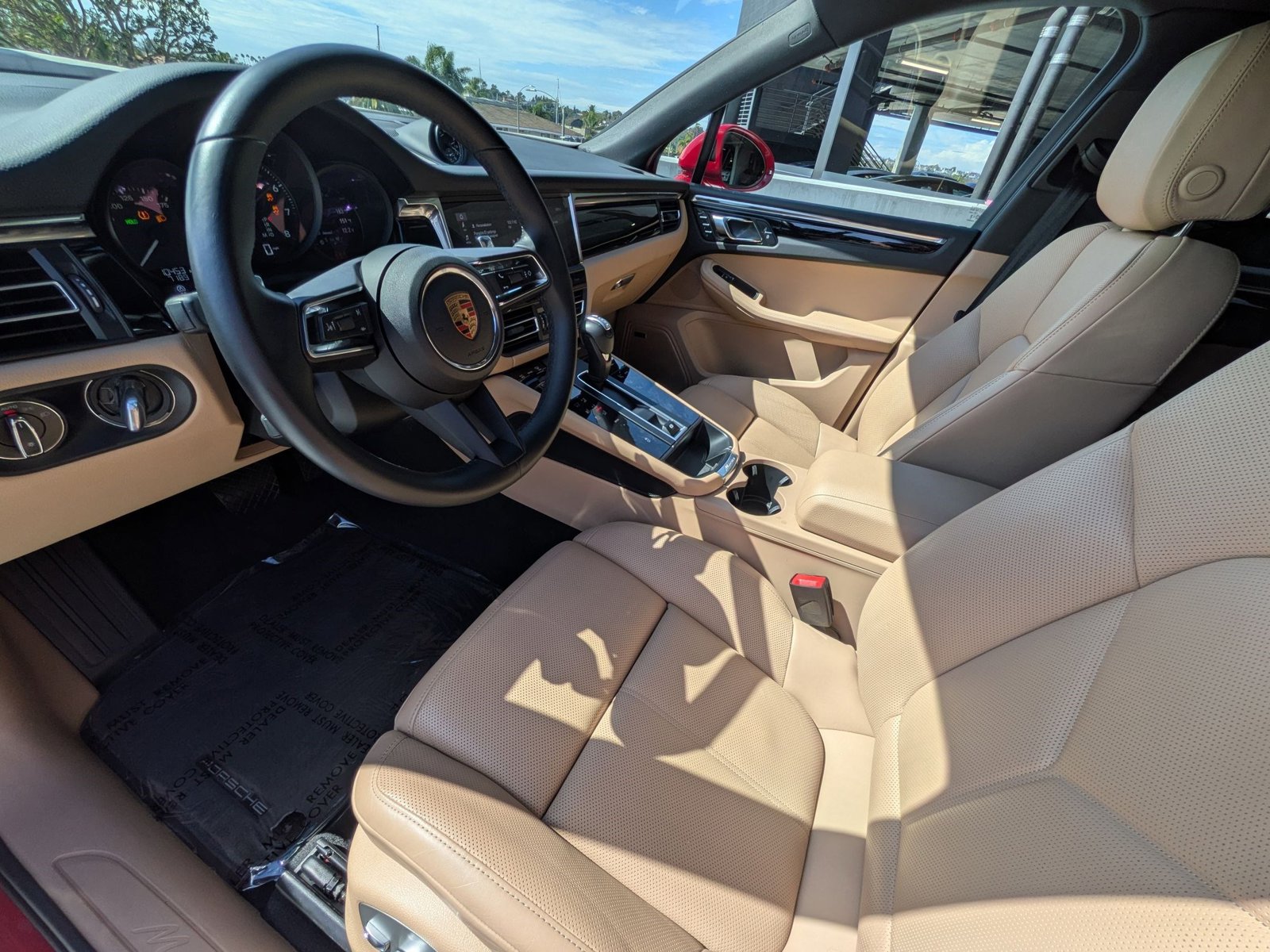 2025 Porsche Macan T photo 4