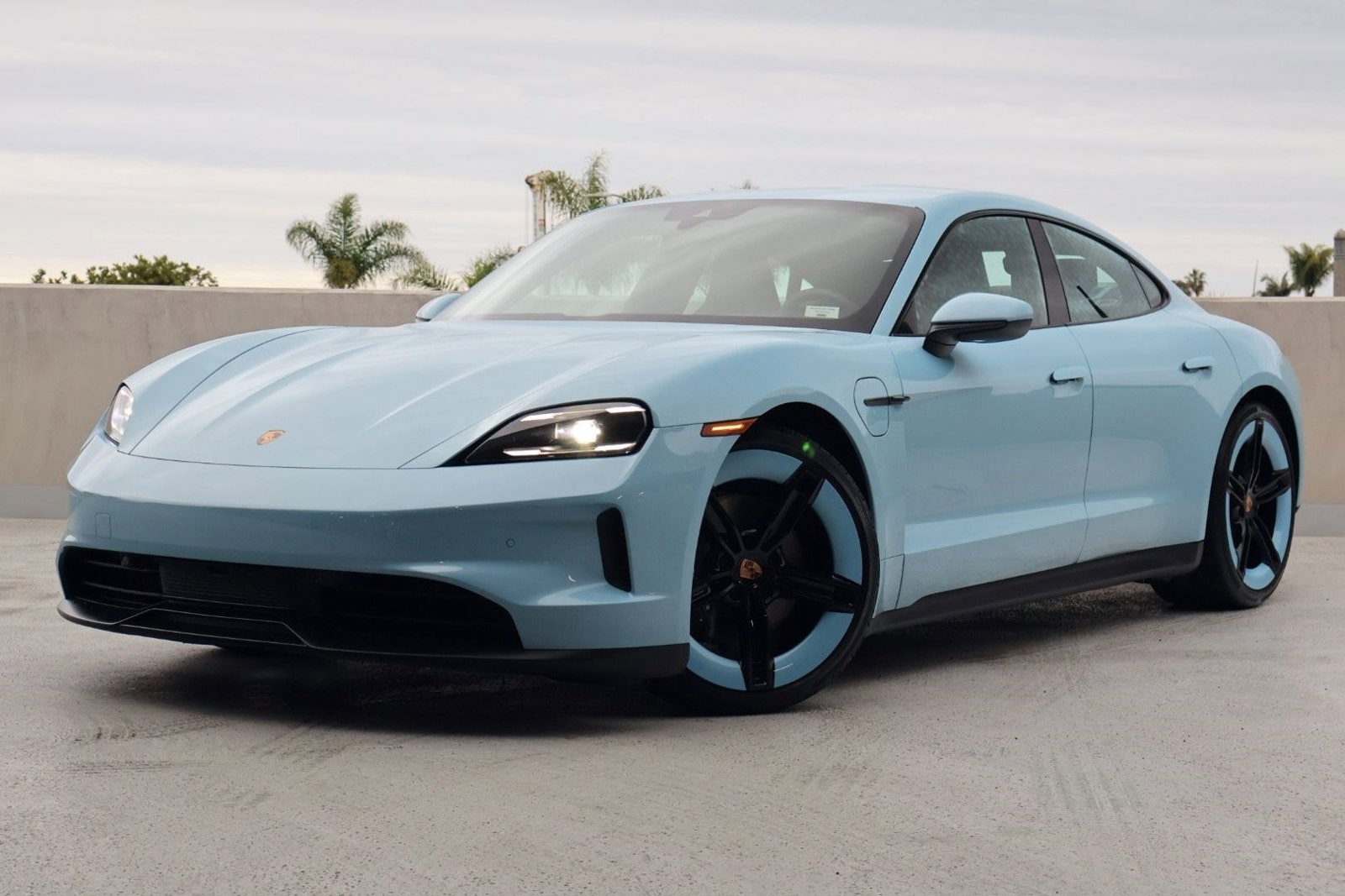 2025 Porsche Taycan Base's photo