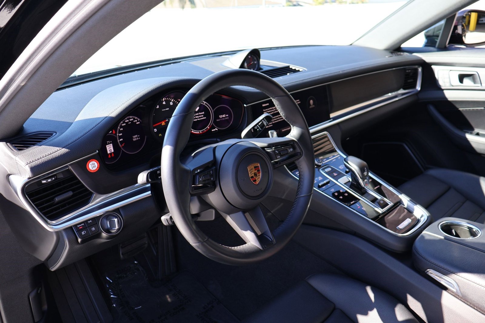 2023 Porsche Panamera Platinum photo 4