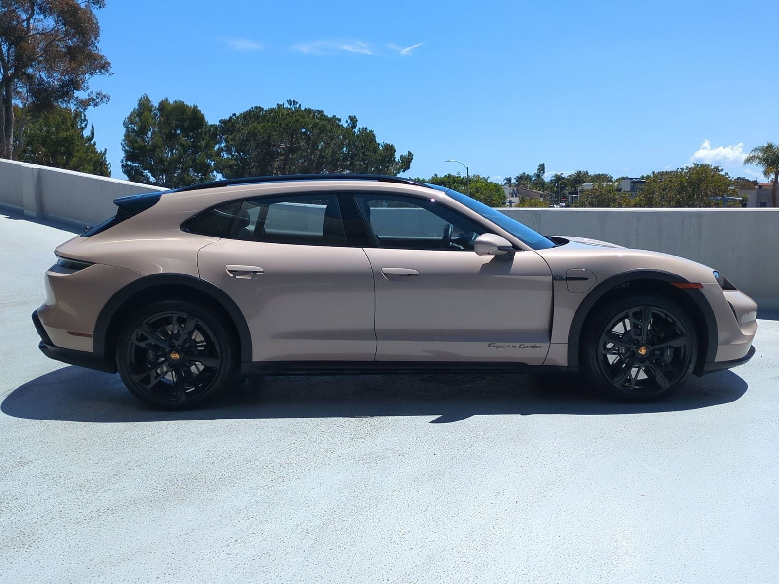 2024 Porsche Taycan Cross Turismo Turbo photo 3