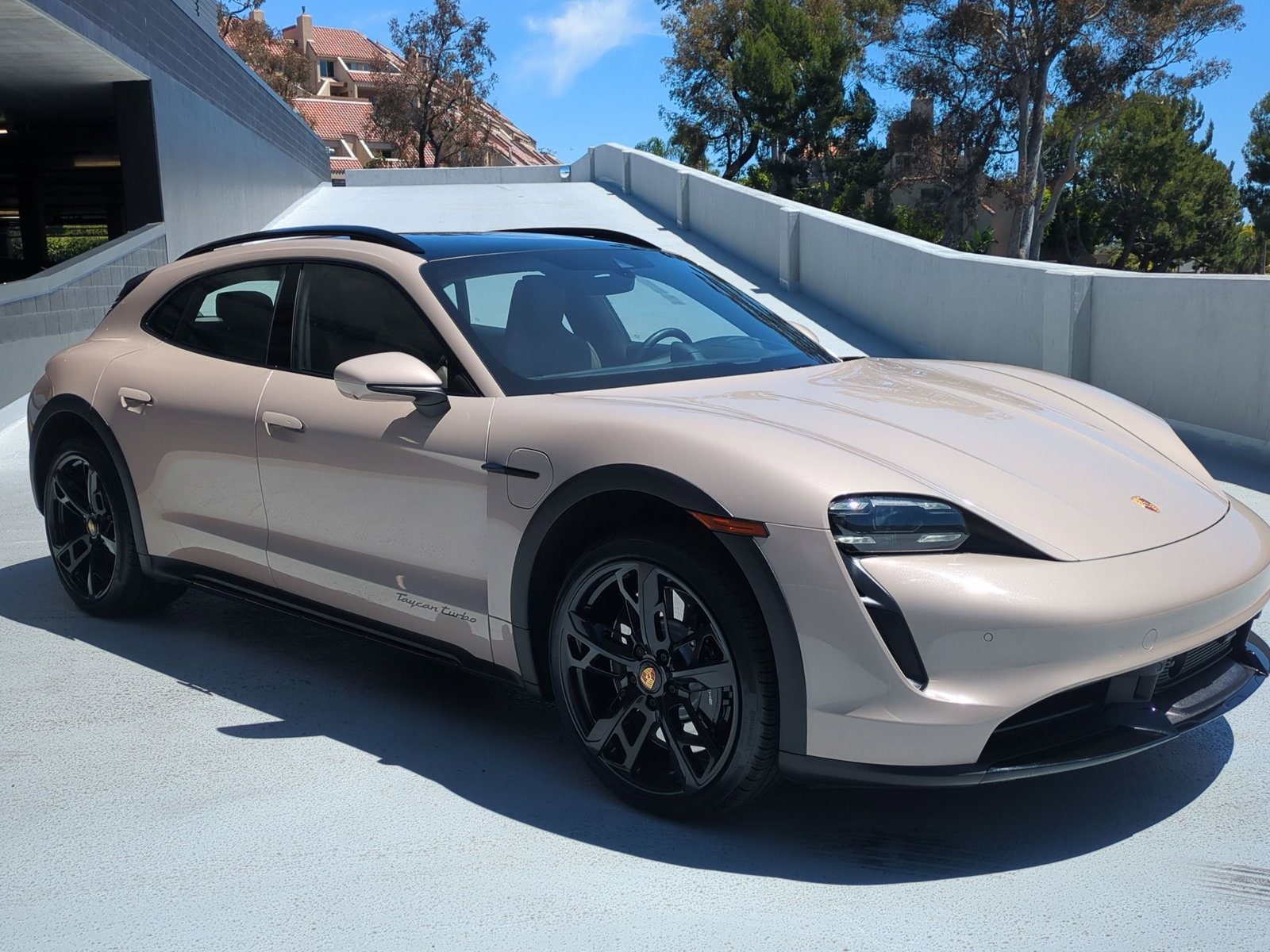 2024 Porsche Taycan Cross Turismo Turbo photo 6