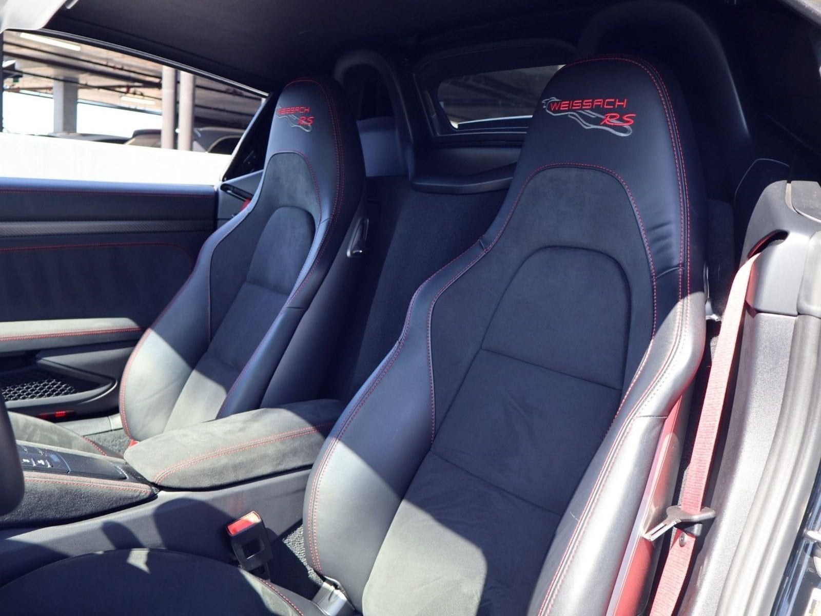 2025 Porsche 718 Spyder RS photo 4