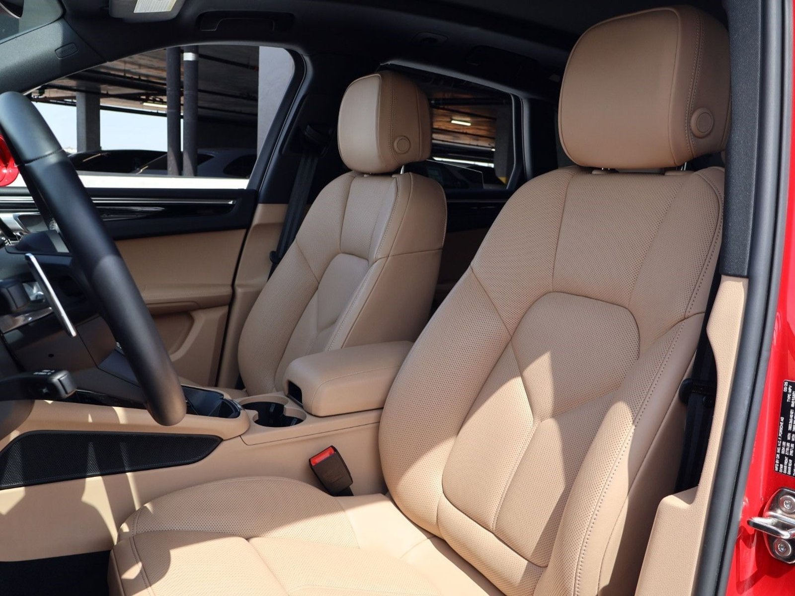 2025 Porsche Macan photo 4