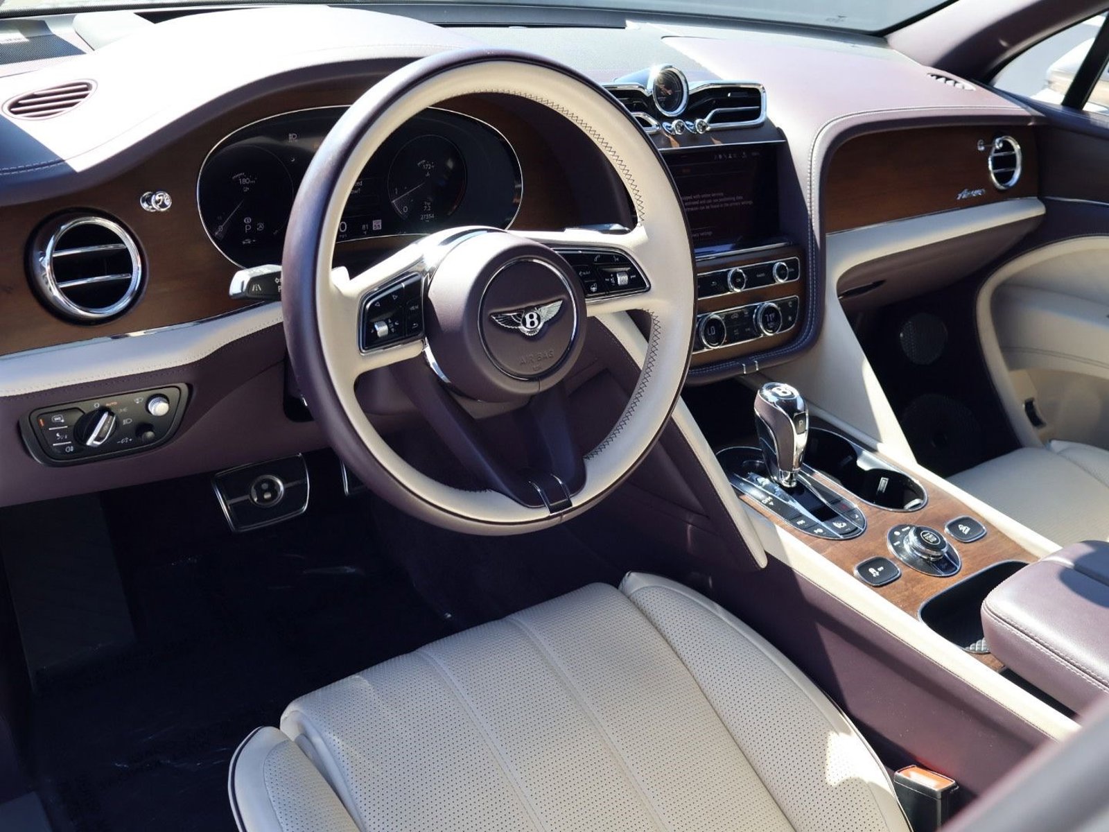 2023 Bentley Bentayga EWB Azure photo 4