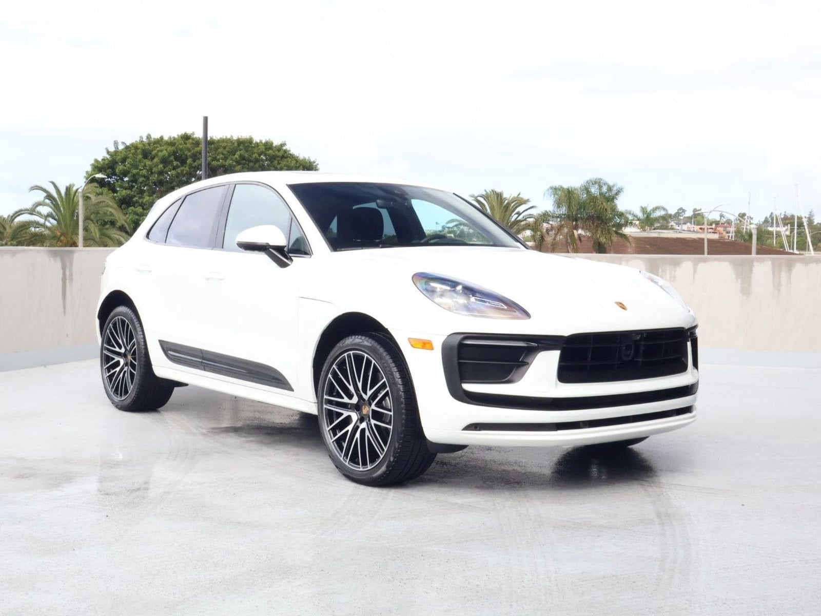 2025 Porsche Macan photo 6