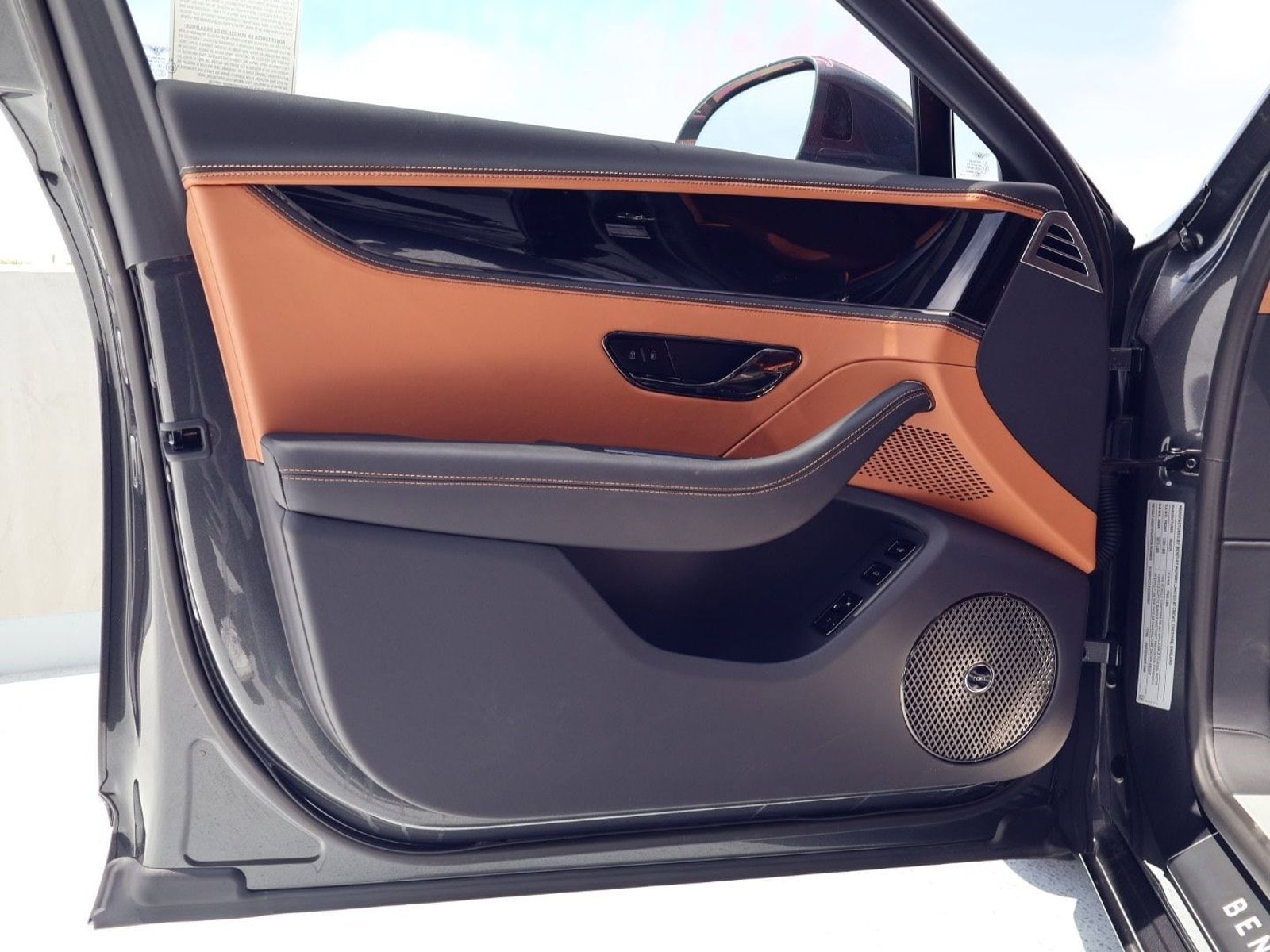 2025 Bentley Flying Spur - Photo 15